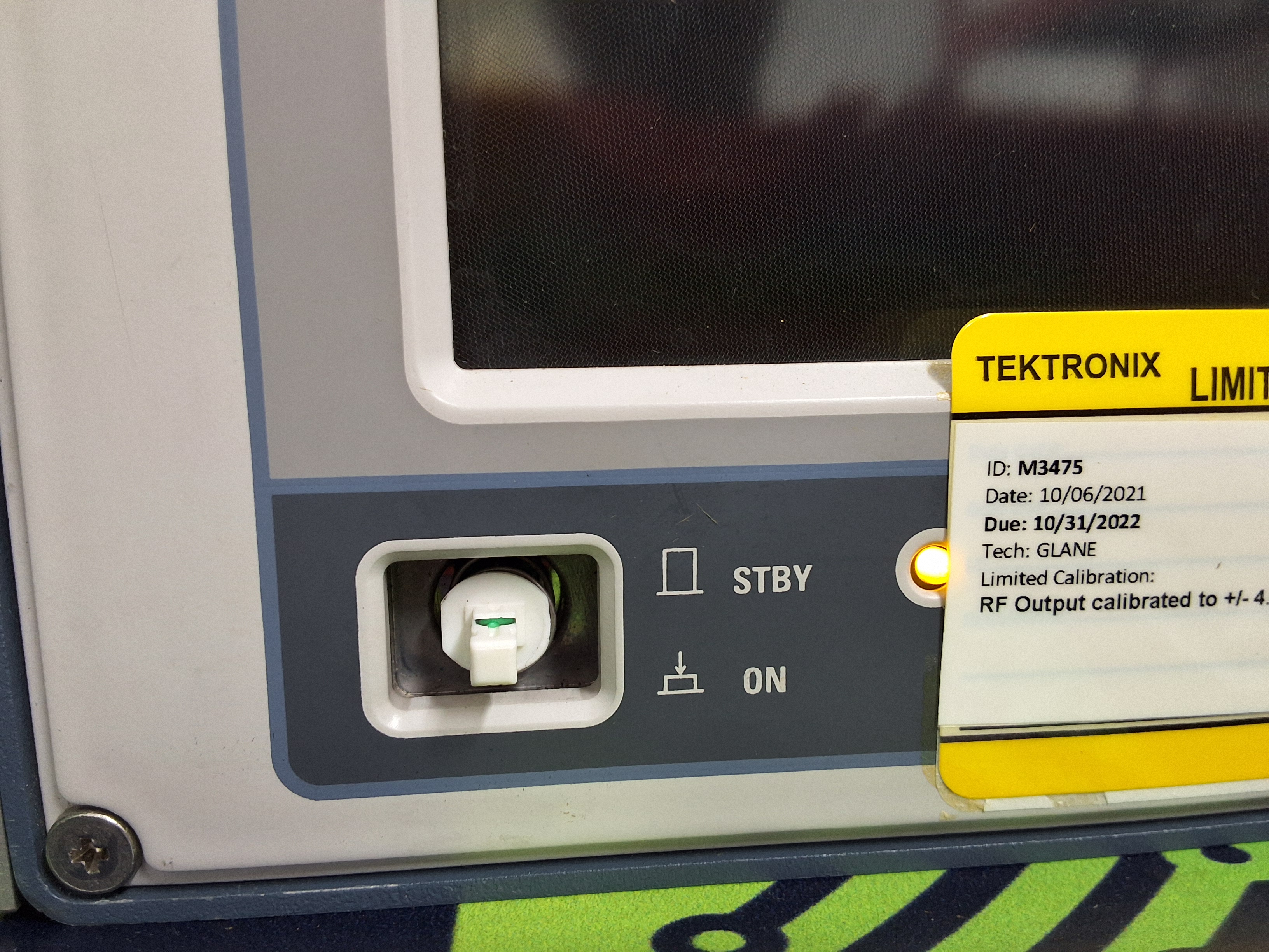 Used ROHDE & SCHWARZ SMIQ03B SIGNAL GENERATOR 300kHz 303GHz