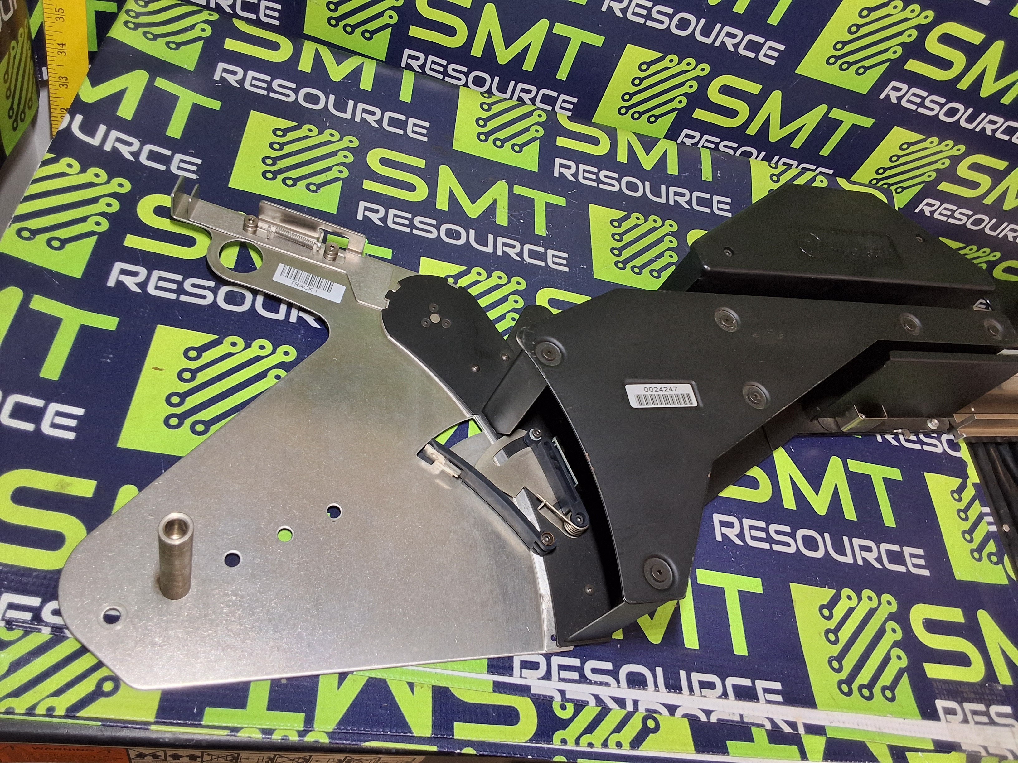 Used UNIVERSAL INSTRUMENTS 49680903 56mm GREEN PRECISION PRO MULTI-PITCH ELECTRONIC TAPE FEEDER