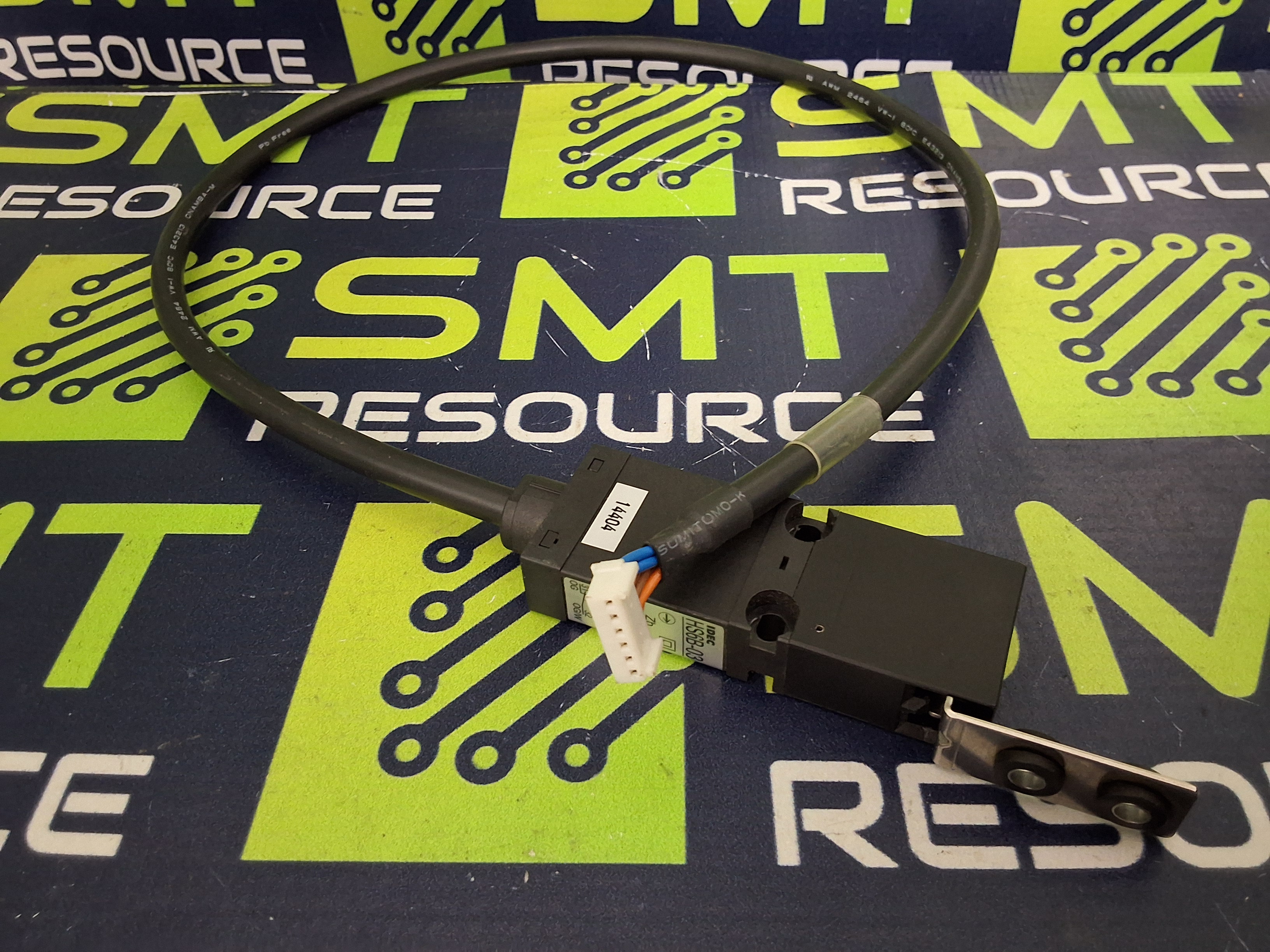 Used IDEC HS6B-03 SAFETY INTERLOCK SWITCH WITH KEY