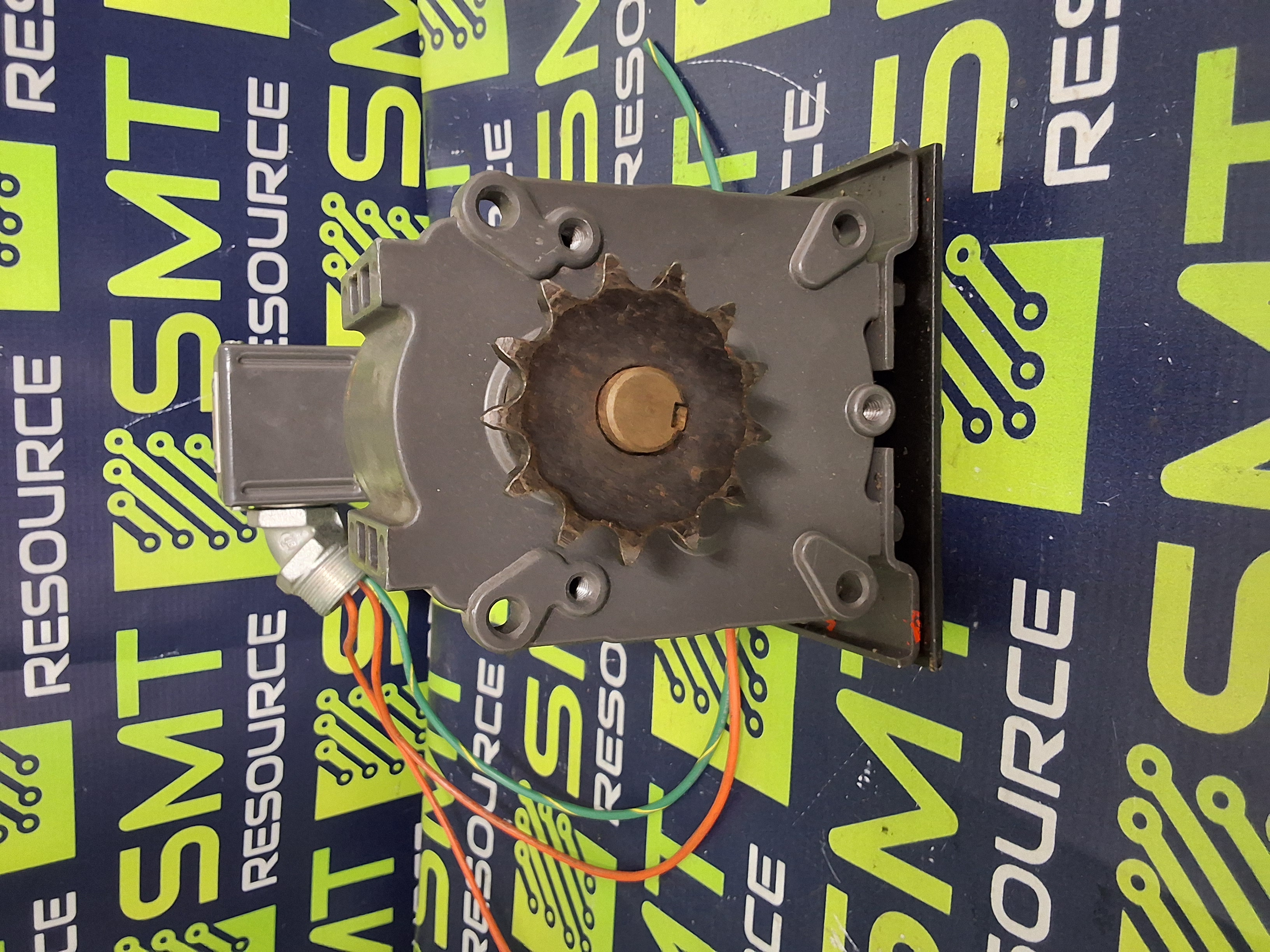 Used DAYTON 4Z383A DC GEARMOTOR 1/8HP 90V 31RPM 1.5A