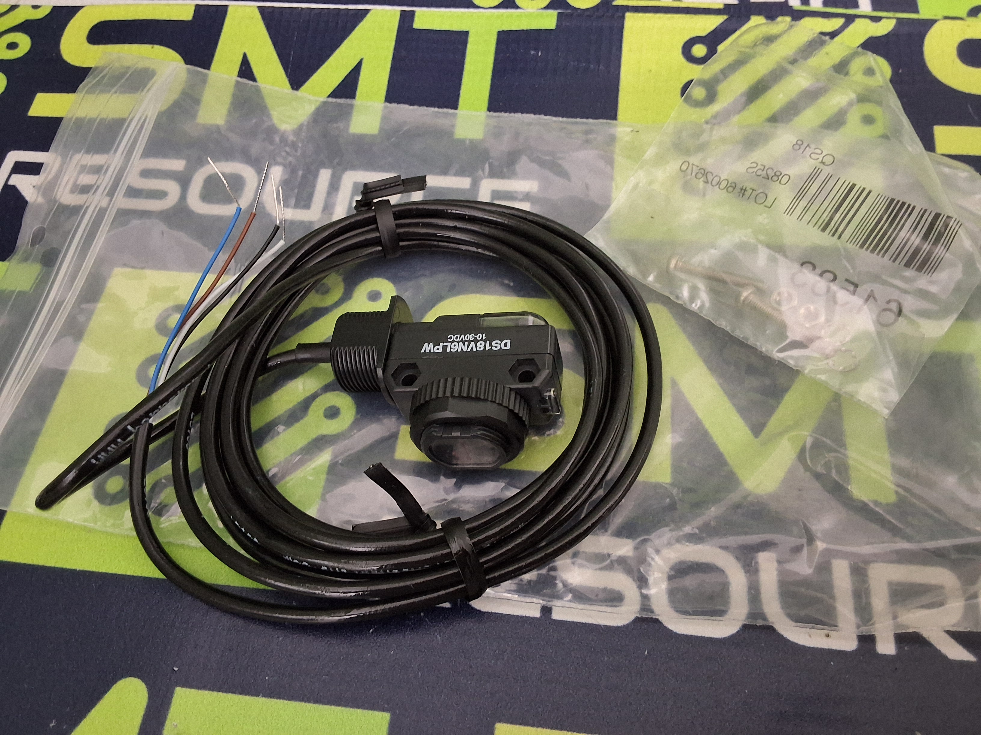 BANNER DS18VN6LPW WIDE-ANGLE PHOTOELECTRIC SENSOR 10-30VDC - BRAND NEW