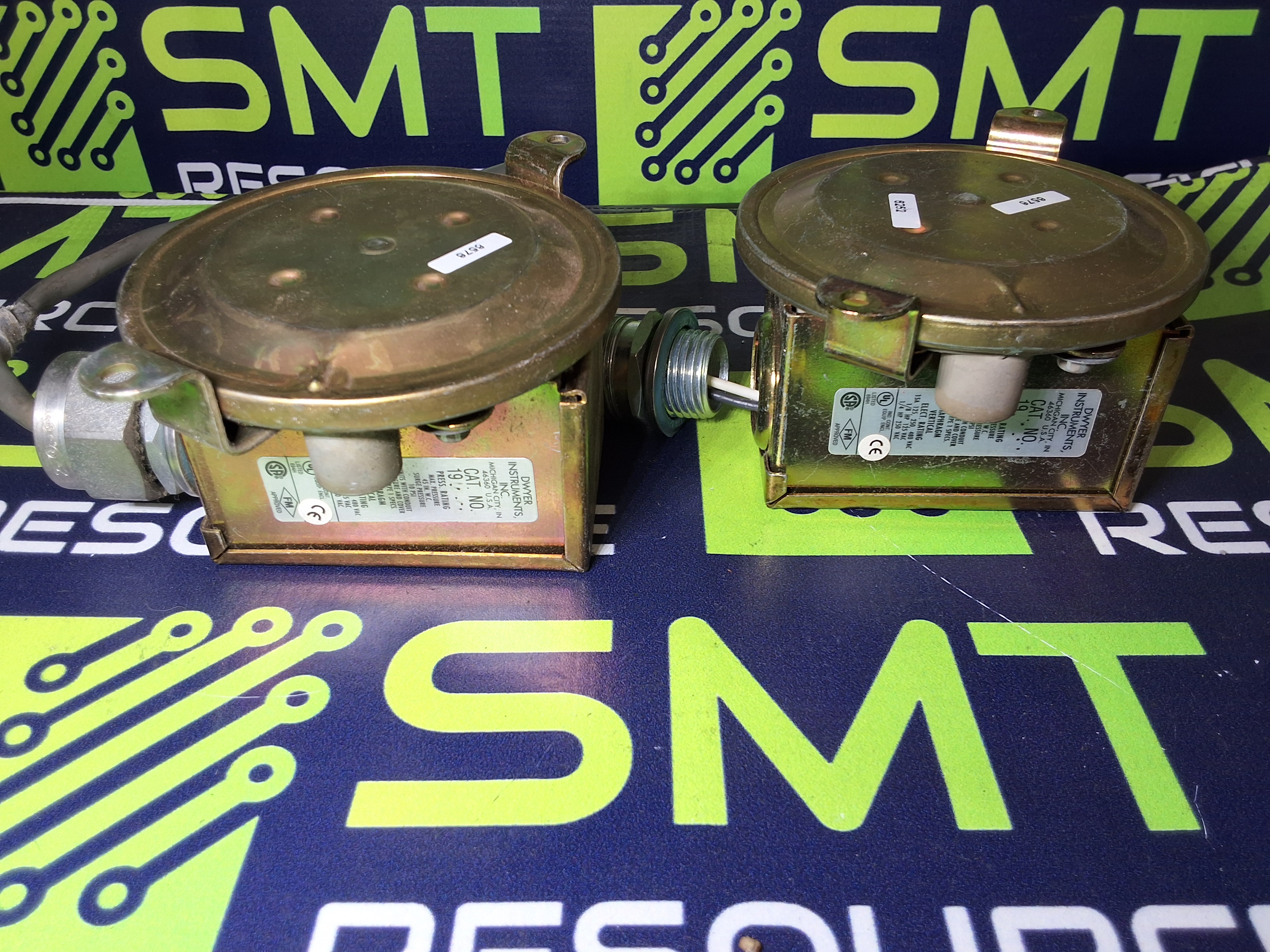 Used DWYER 1910-0 PRESSURE SWITCH - LOT OF 2 -