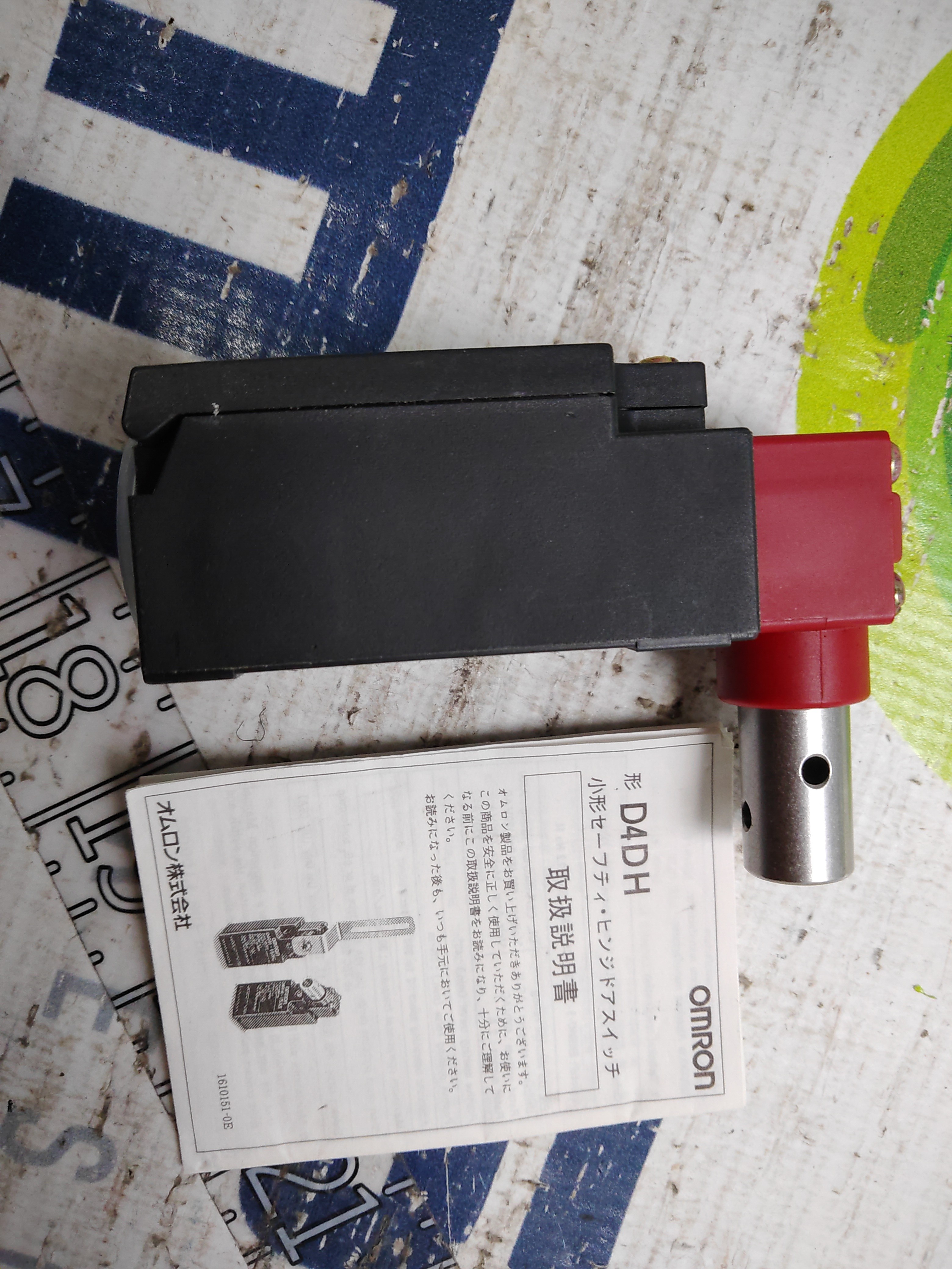 OMRON D4DH-3AAS SAFETY HINGED DOOR SWITCH