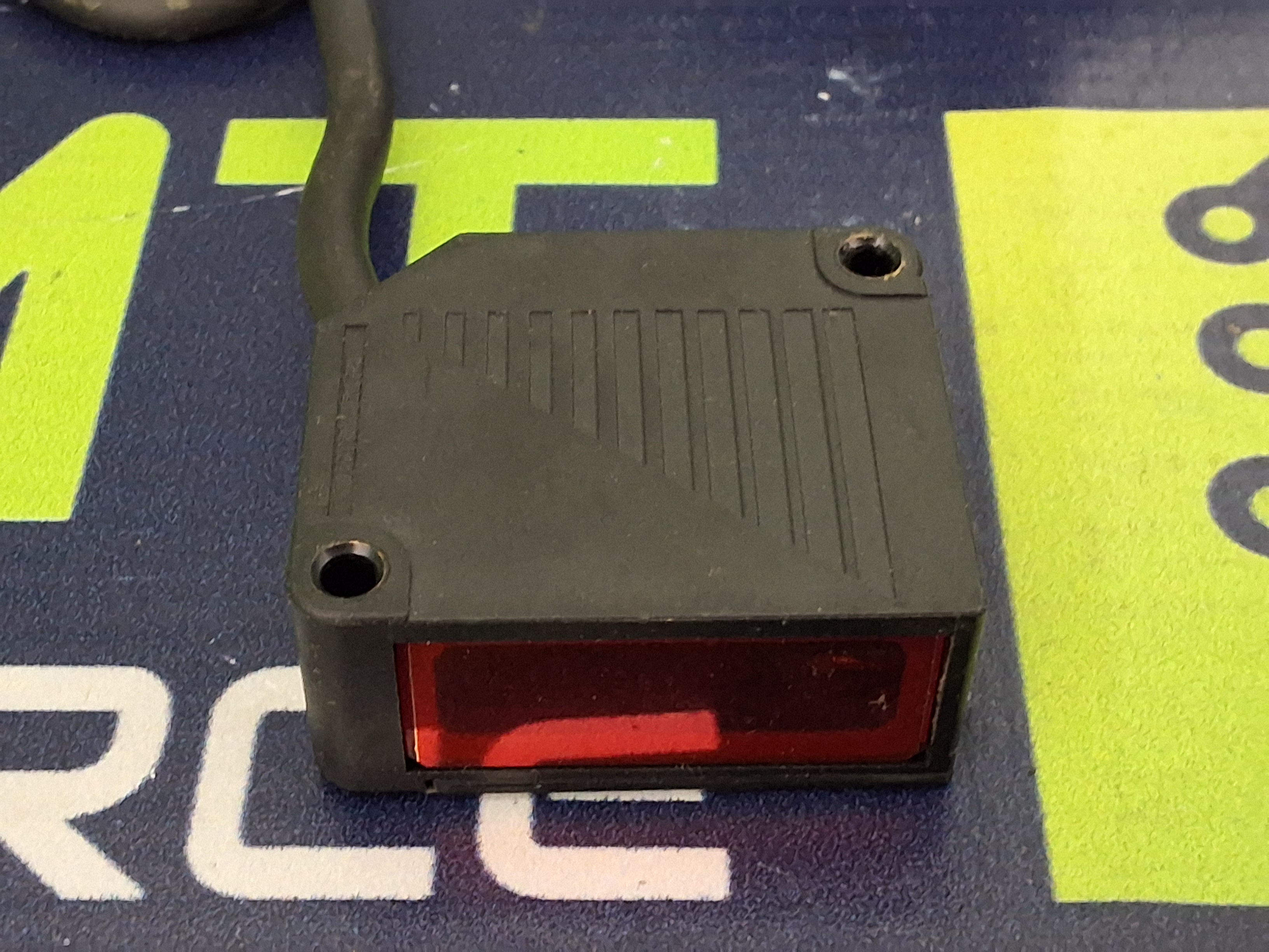 Used OMRON ZX-LD40 LASER DISPLACEMENT SENSOR HEAD WITH OMRON ZX-LDA11 SENSOR