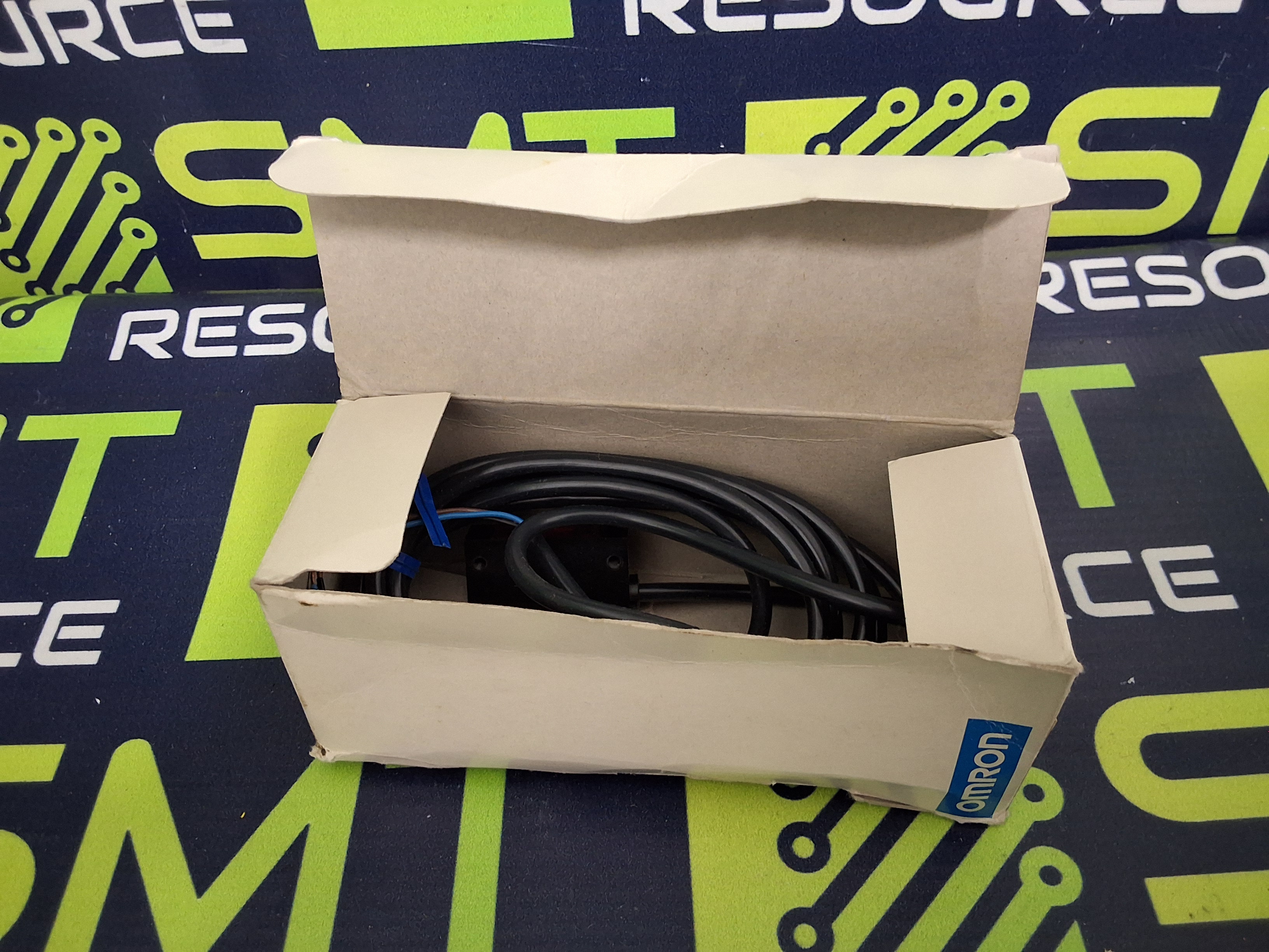 OMRON E3S-LS3C1D REFLECTIVE PHOTOELECTRIC SENSOR 5VDC - 24VDC - BRAND NEW