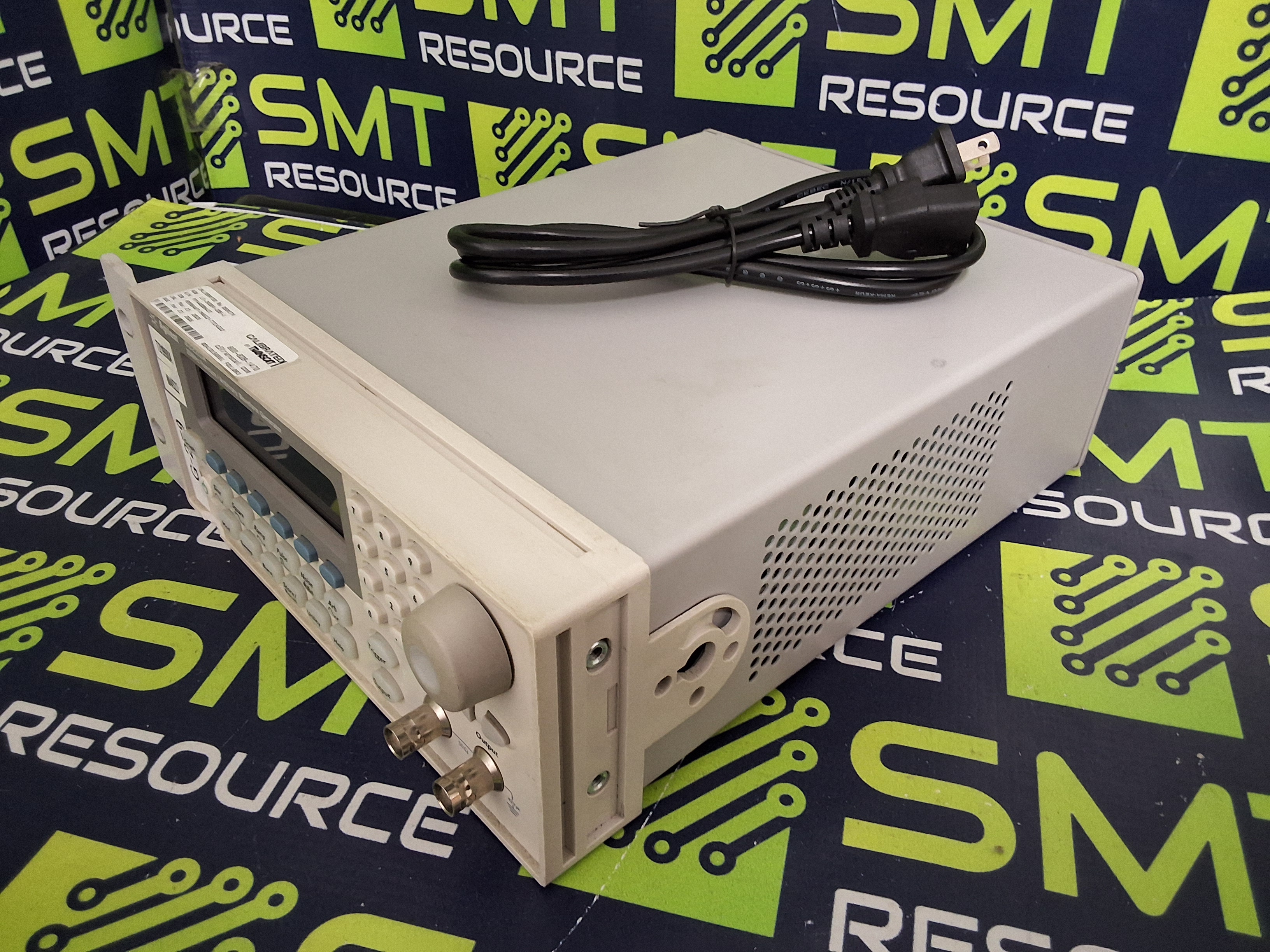 Used HP AGILENT / KEYSIGHT 33220A 20MHz FUNCTION / ARBITRARY WAVEFORM GENERATOR - TESTED & WORKING