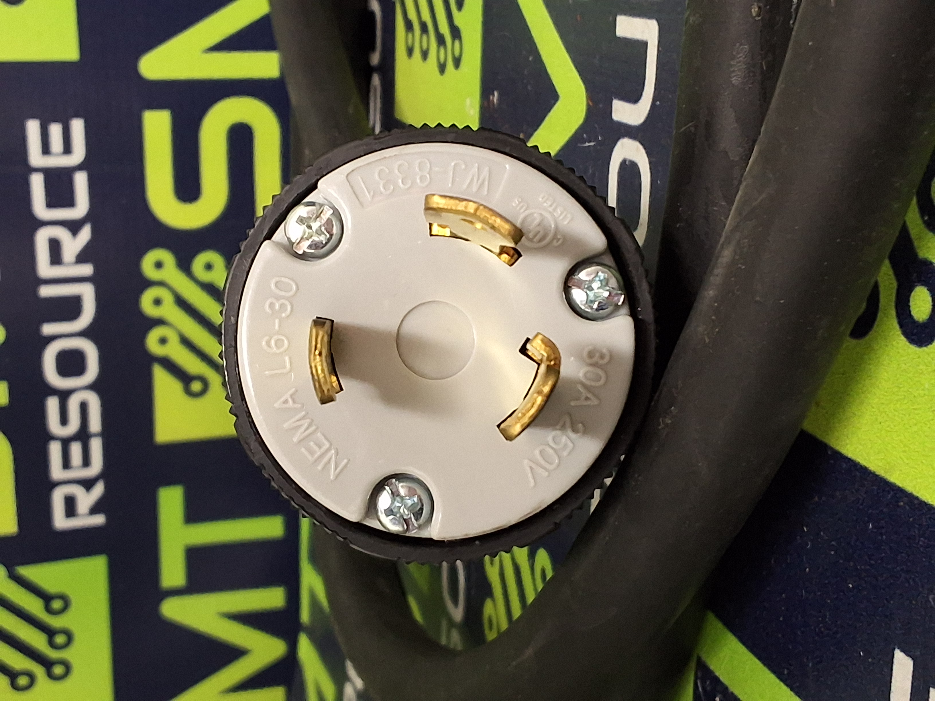 Used ZNPON S32341 INDUSTRIAL PLUG AND SOCKET CONNECTOR 32A 3-PIN 200-250V