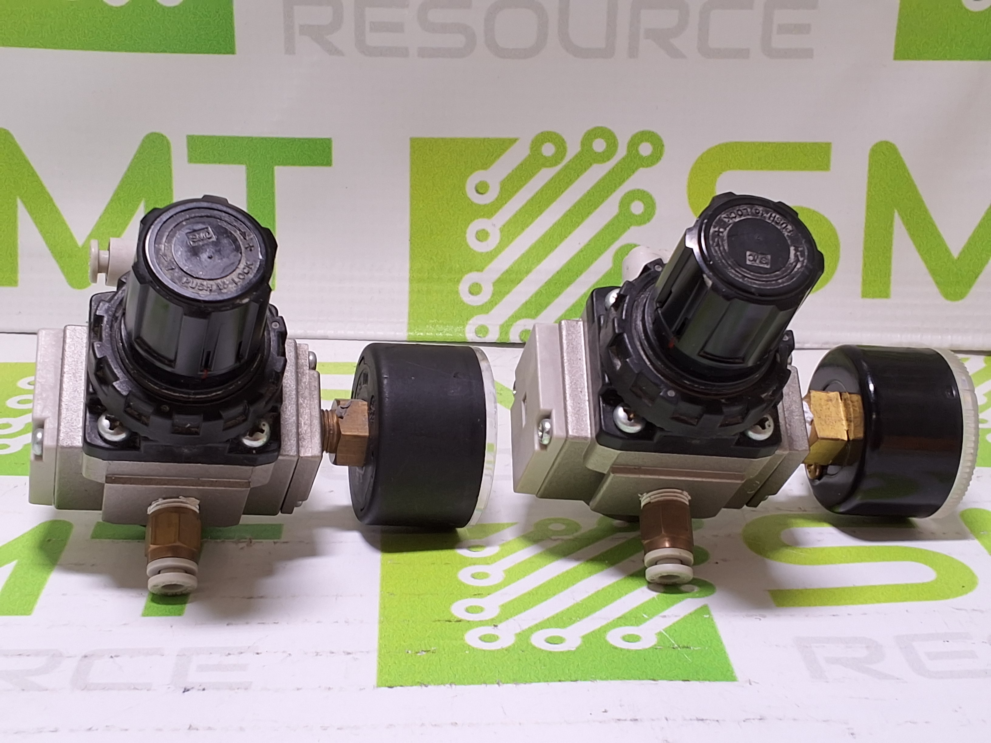Used SMC AR20-01 PNEUMATIC REGULATOR W/ PRESSURE GAUGE