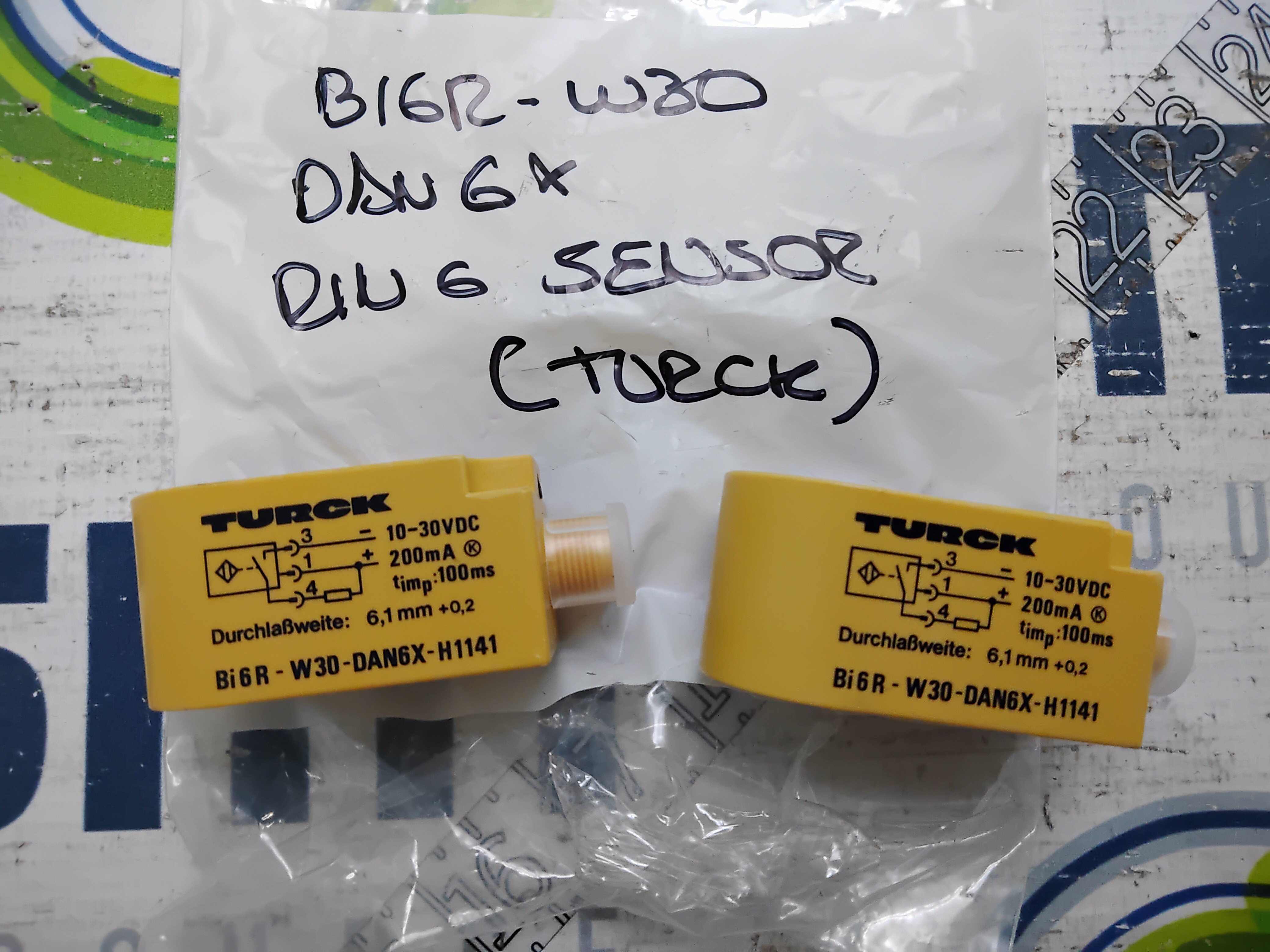 TURCK Bi15R-W30-DAN6X0-H1141 PROXIMITY SWITCH-LOT OF 2 UNITS