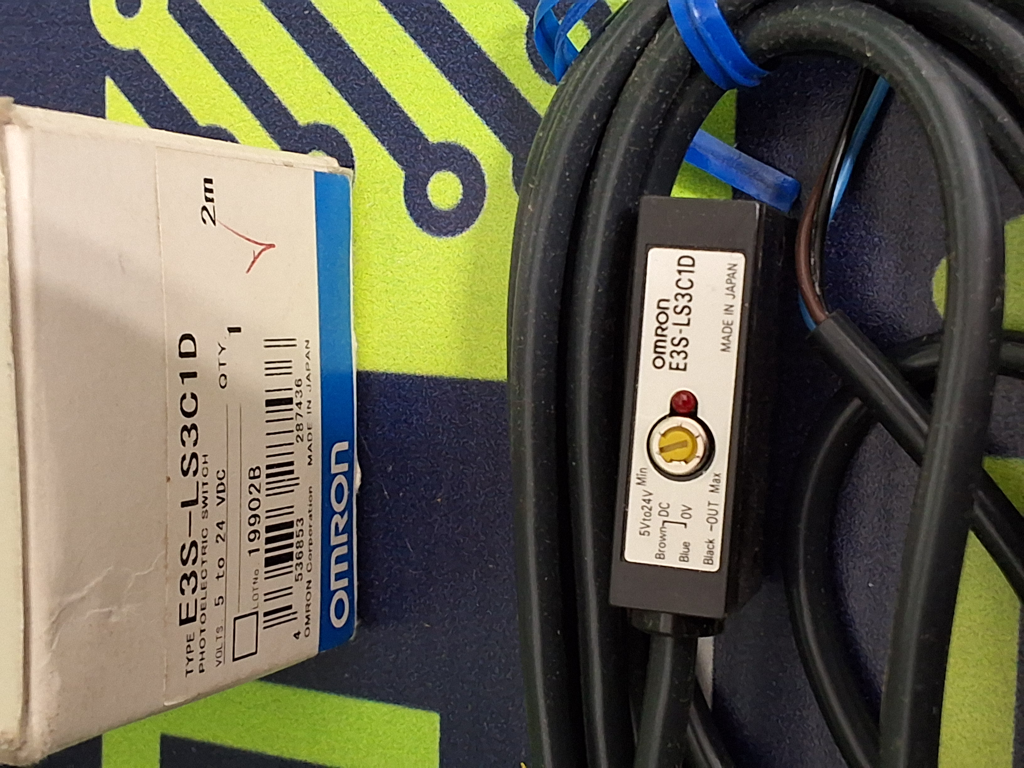OMRON E3S-LS3C1D REFLECTIVE PHOTOELECTRIC SENSOR 5VDC - 24VDC - BRAND NEW