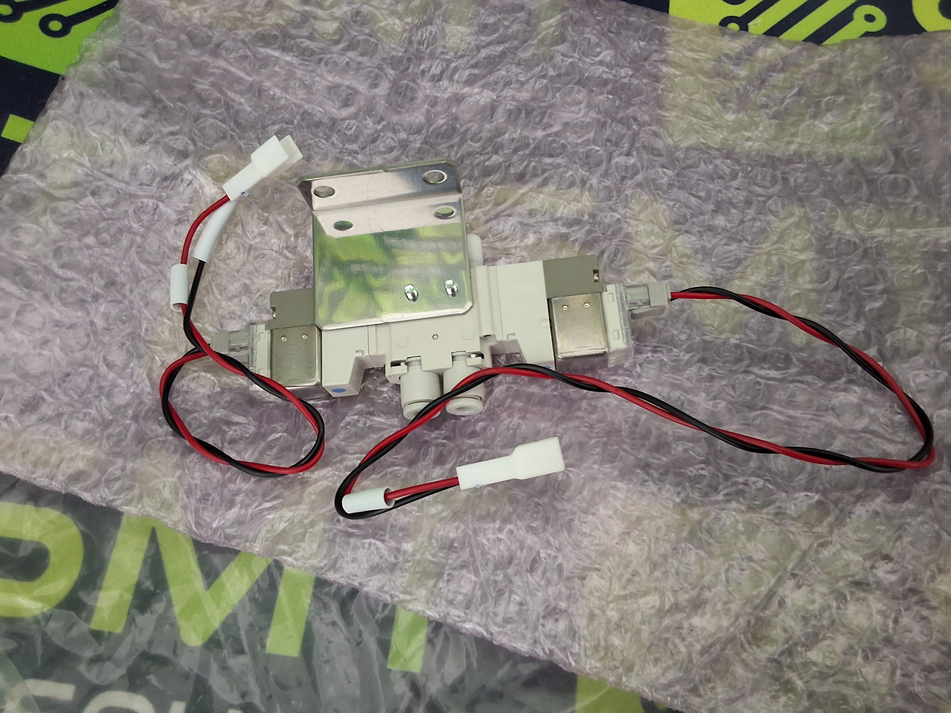 SMC VQZ1221-5L1-C4 PNEUMATIC SOLENOID DIRECT-OPERATED VALVE - BRAND NEW