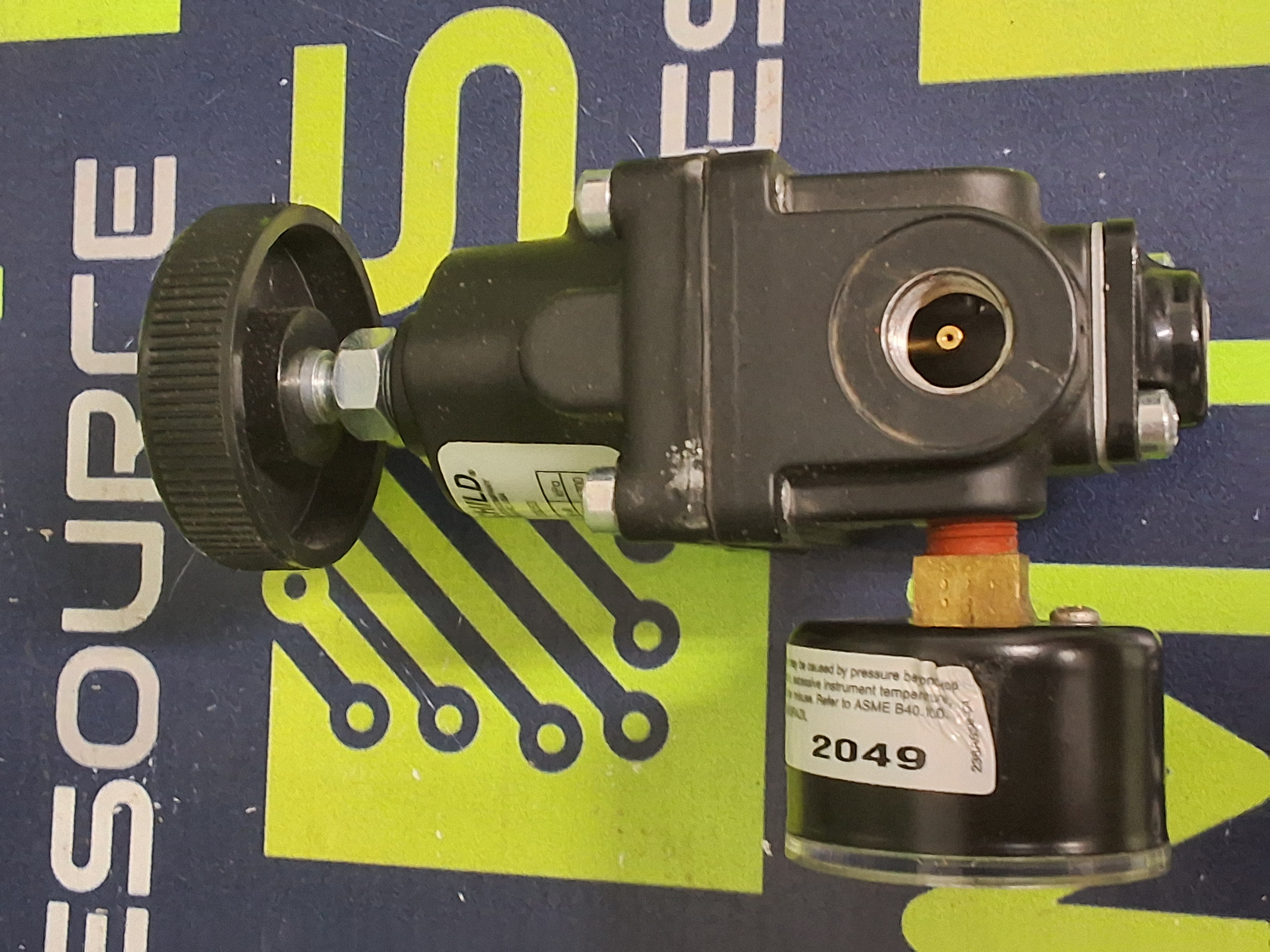 Used FAIRCHILD MODEL 30, 30252 PNEUMATIC PRESSURE REGULATOR