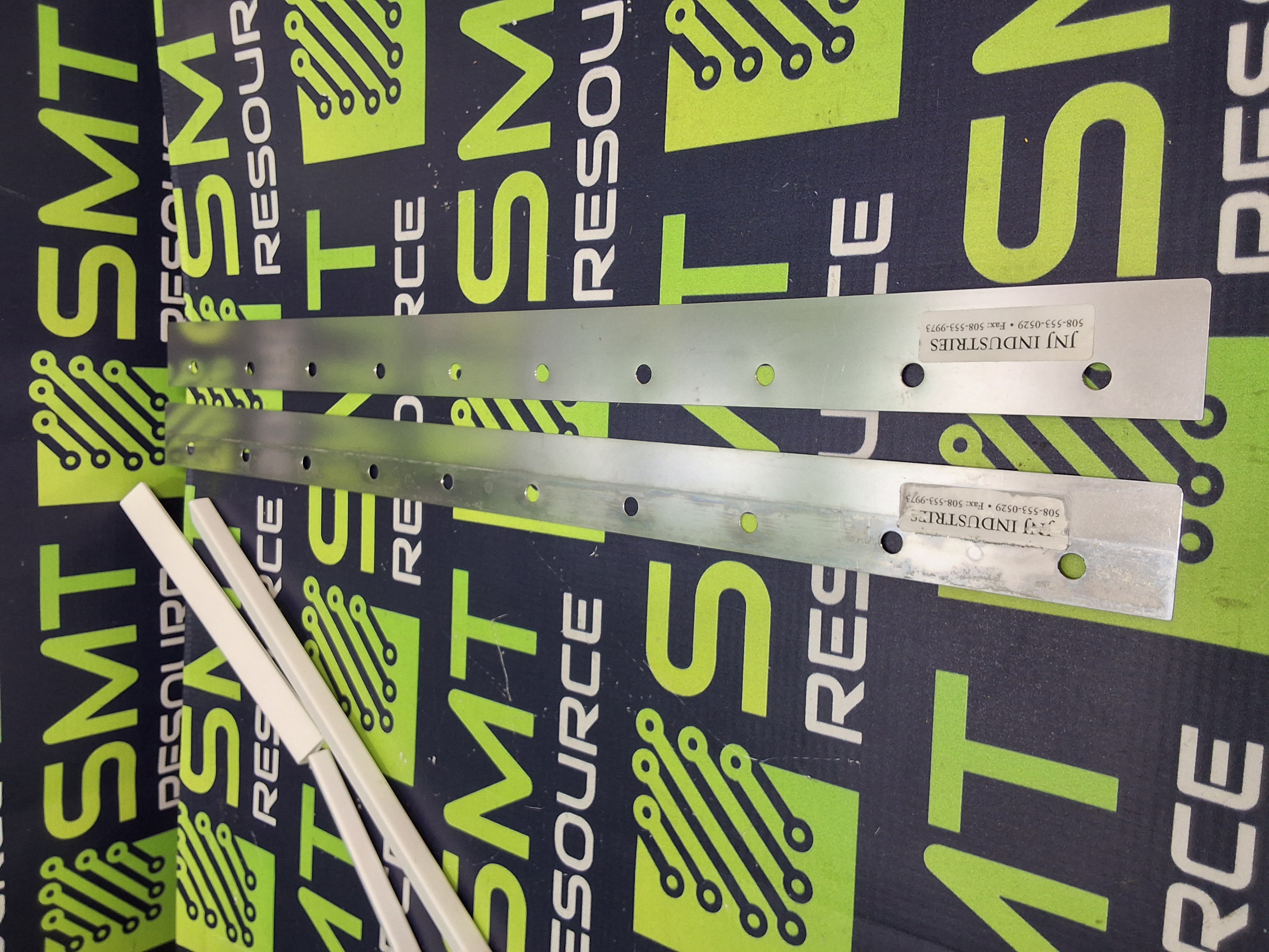 Used DEK JNJ INDUSTRIES DFMBO-440 METAL SCREW-MOUNT SQUEEGEE BLADE SET 440mm