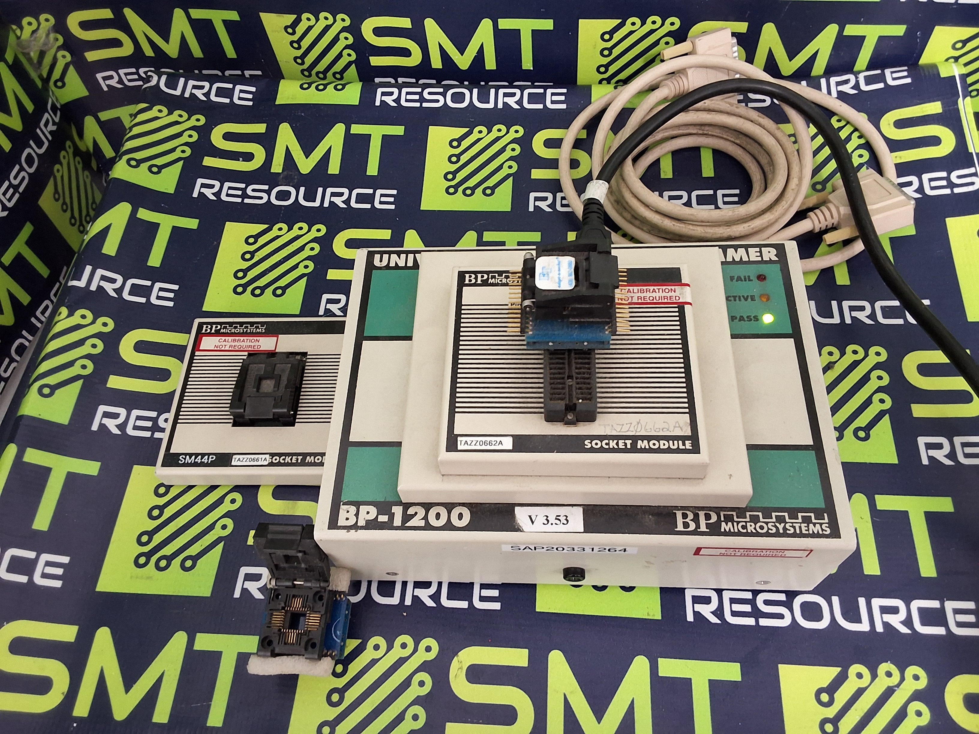 Used BP MICROSYSTEMS BP-1200 UNIVERSAL DEVICE PROGRAMMER WITH SM44P SOCKET MODULE AND CABLES