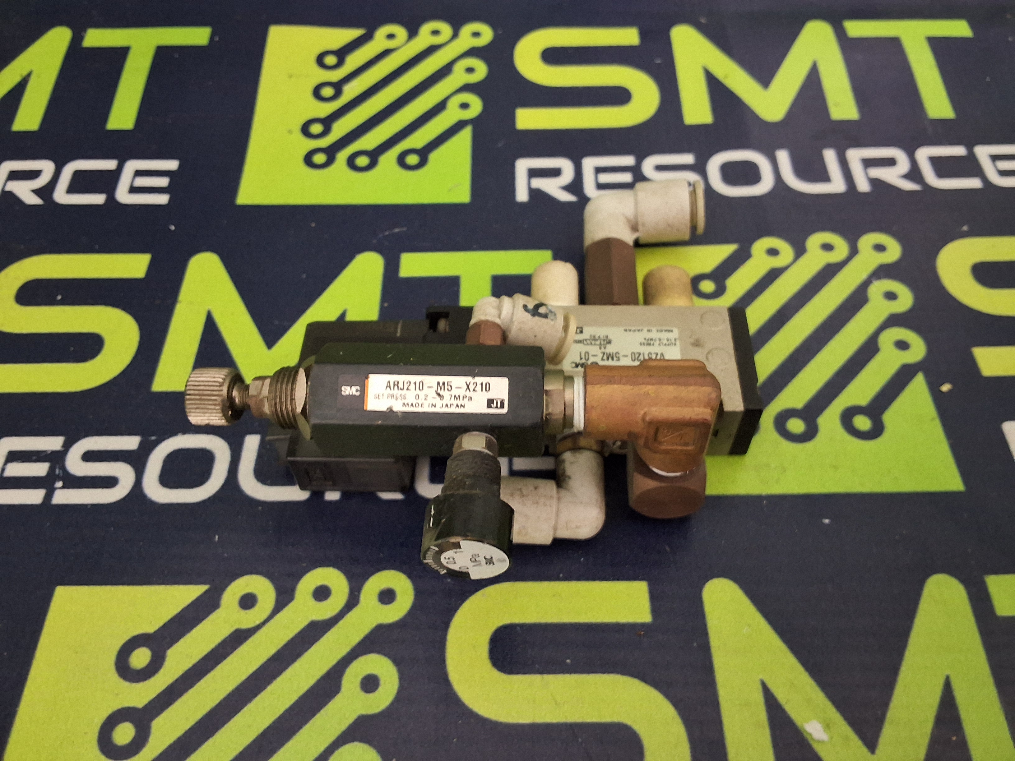 Used SMC VZ5120-5MZ-01 SOLENOID VALVE WITH ARJ210-M5-X210 PNEUMATIC PRESSURE REGULATOR
