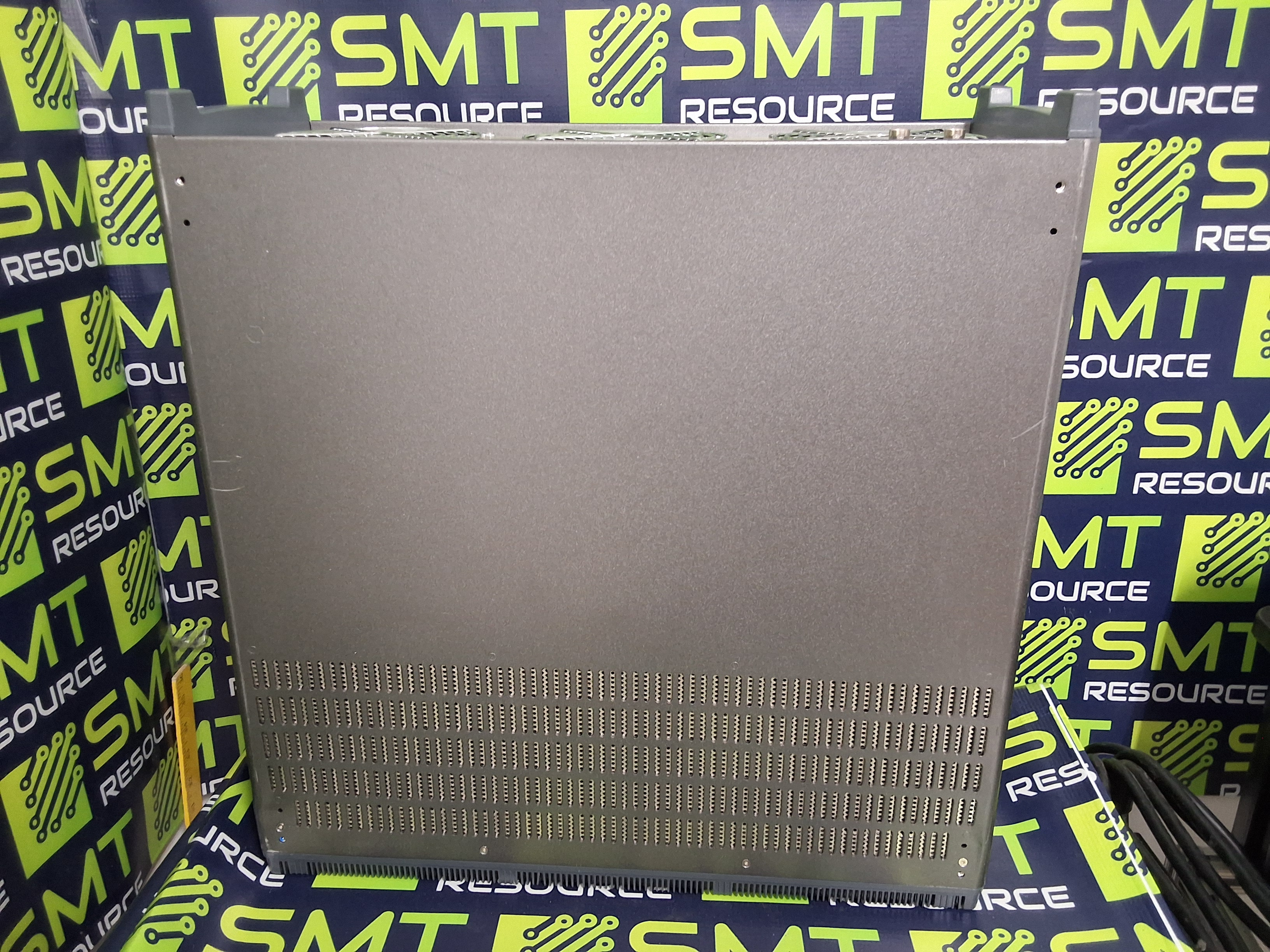 Used KEYSIGHT PXIe CHASSIS M9018B ADVANCED SWITCH FABRIC 18-SLOT 220/240V 1300W