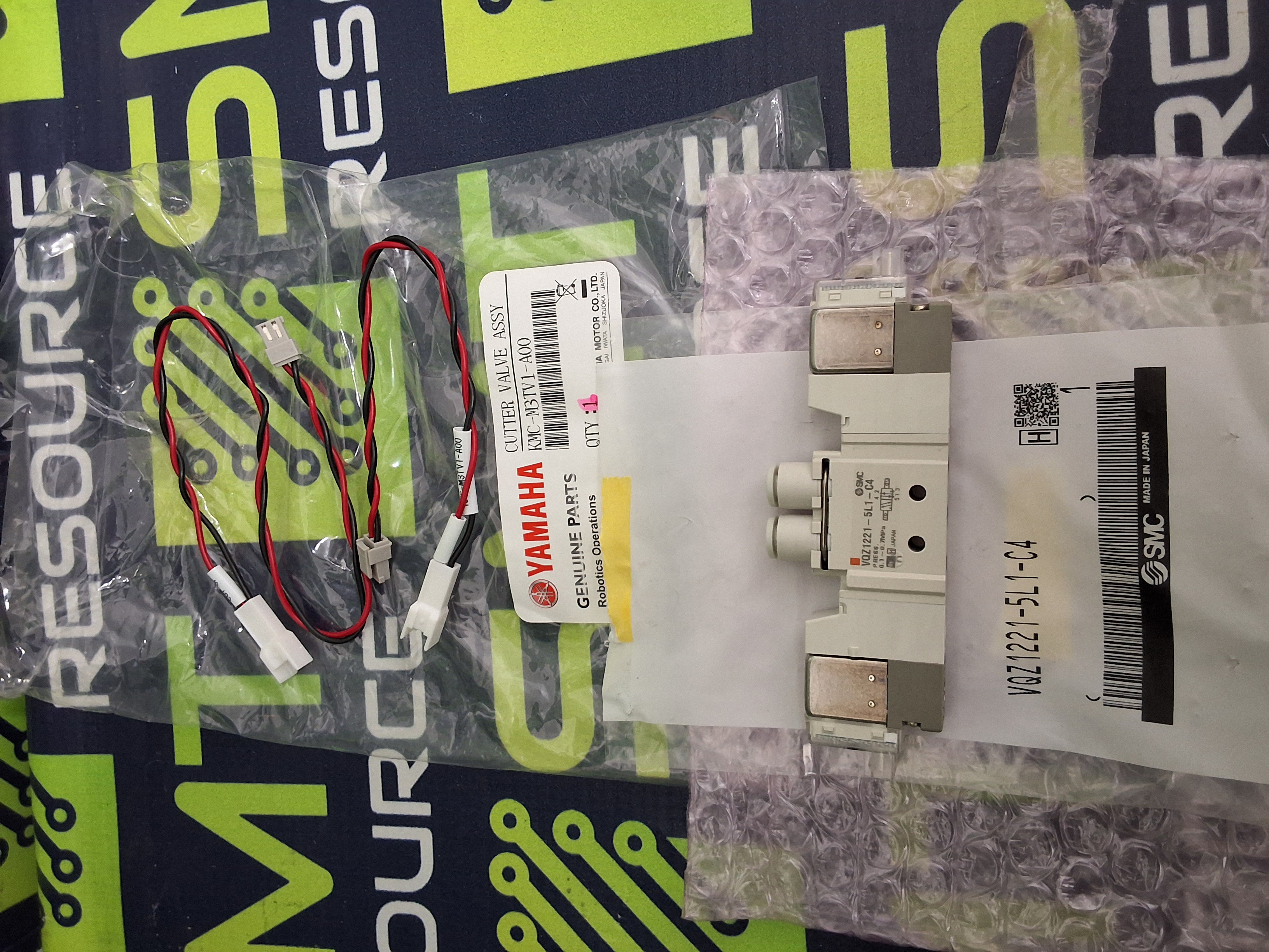 SMC VQZ1221-5L1-C4 PNEUMATIC SOLENOID YAMAHA KMC-M3TV1-A00 CUTTER VALVE ASSY - BRAND NEW