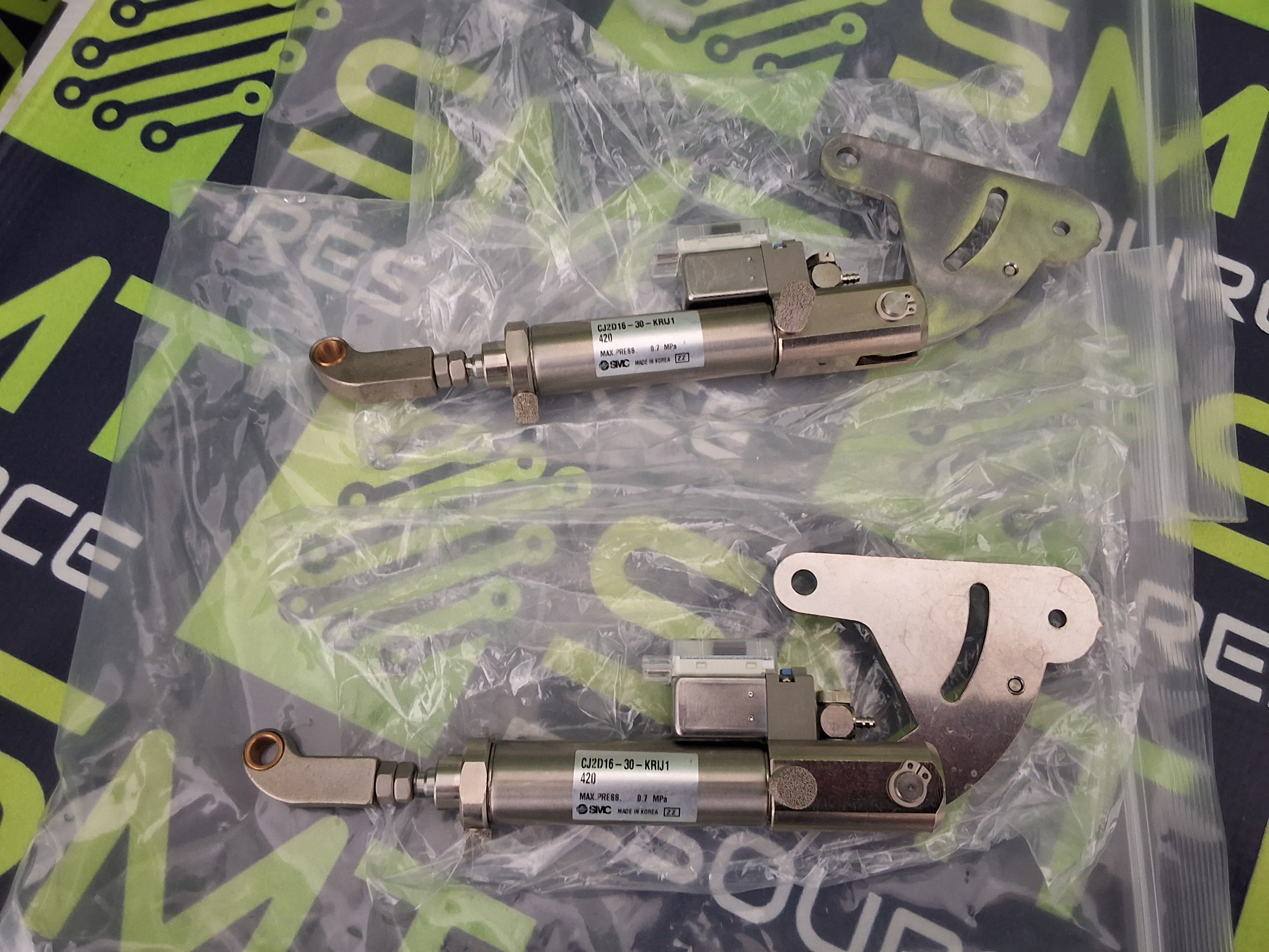 SMC CJ2D16-30-KRIJ1 PNEUMATIC CYLINDER - BRAND NEW