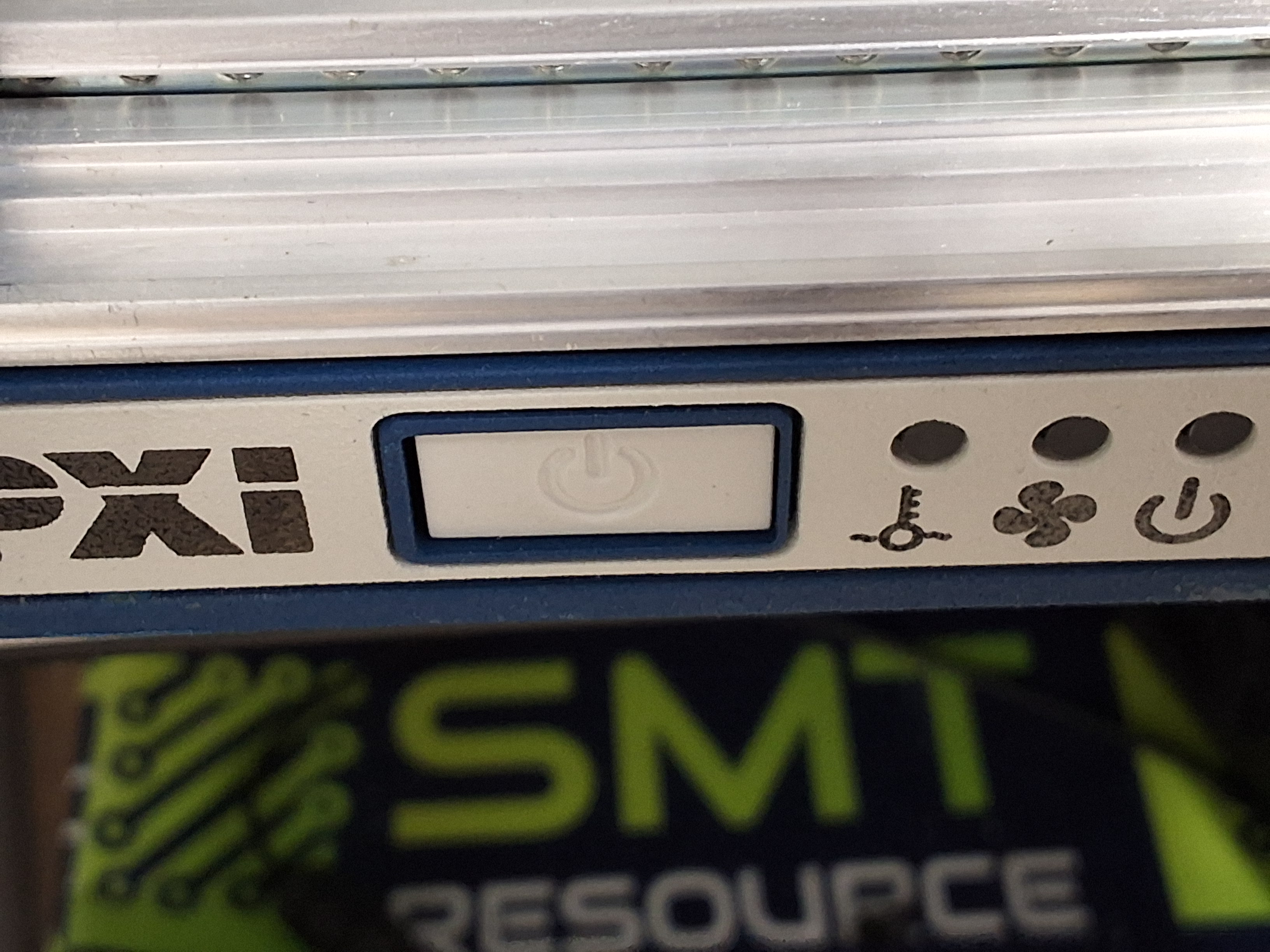 Used NATIONAL INSTRUMENTS PXIe-1085 / 153869K-01L 18-SLOT EXPRESS CHASSIS