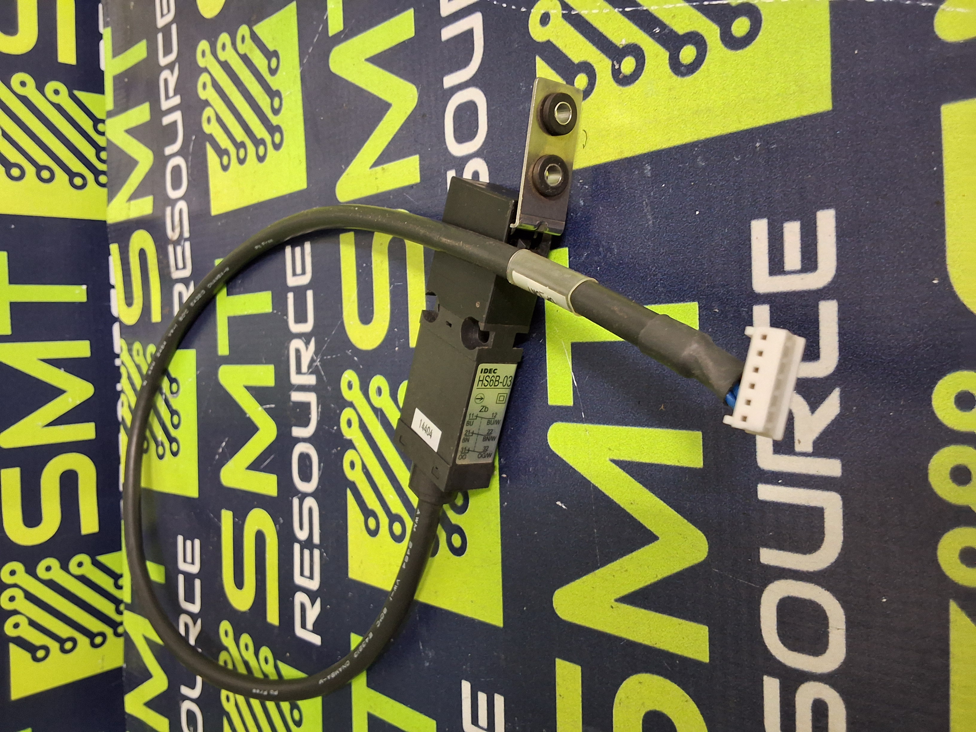 Used IDEC HS6B-03 SAFETY INTERLOCK SWITCH WITH KEY
