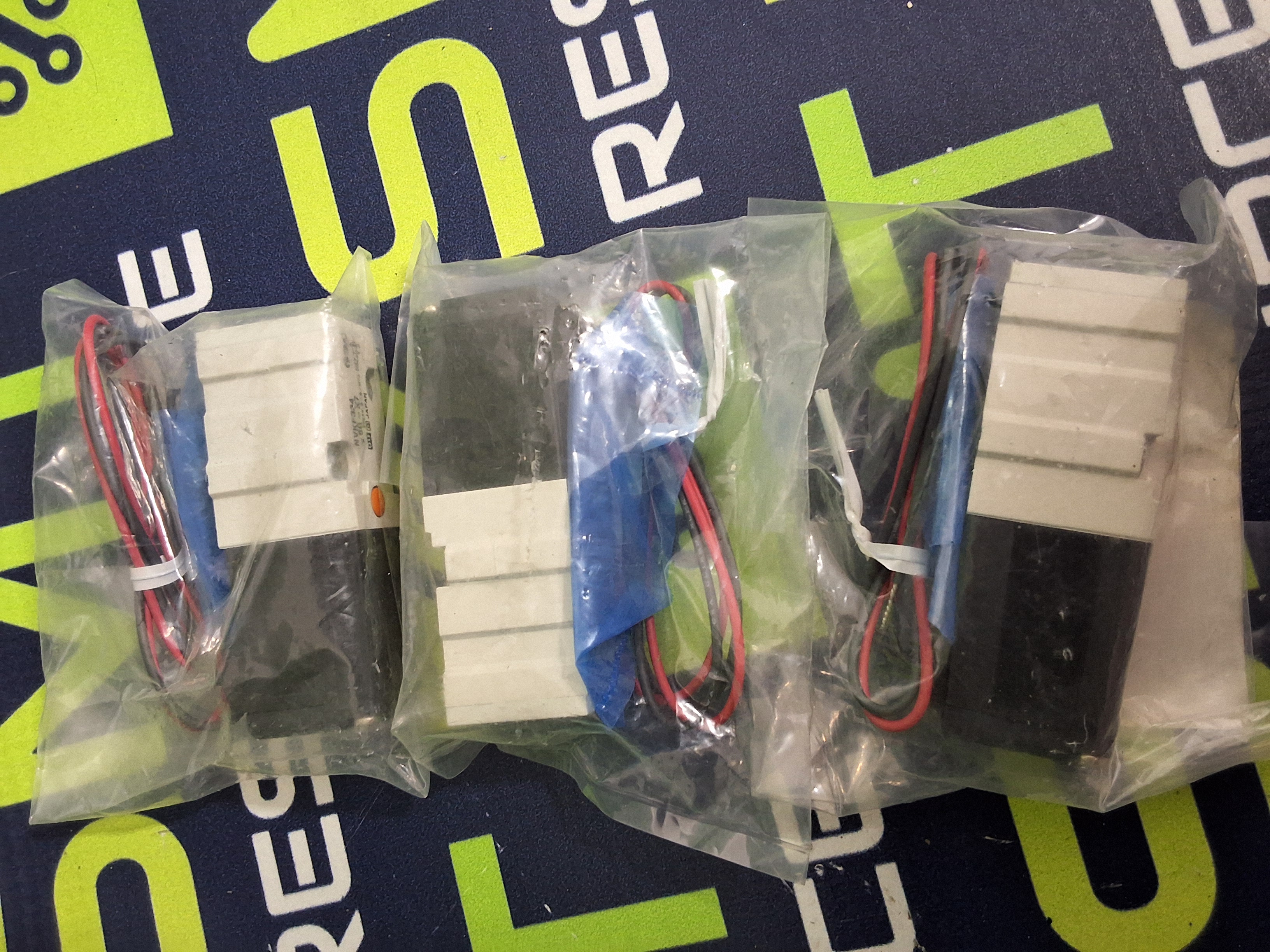 SMC NVKF334-6G-X7 DIRECT-ACTING 3-PORT SOLENOID VALVE - BRAND NEW