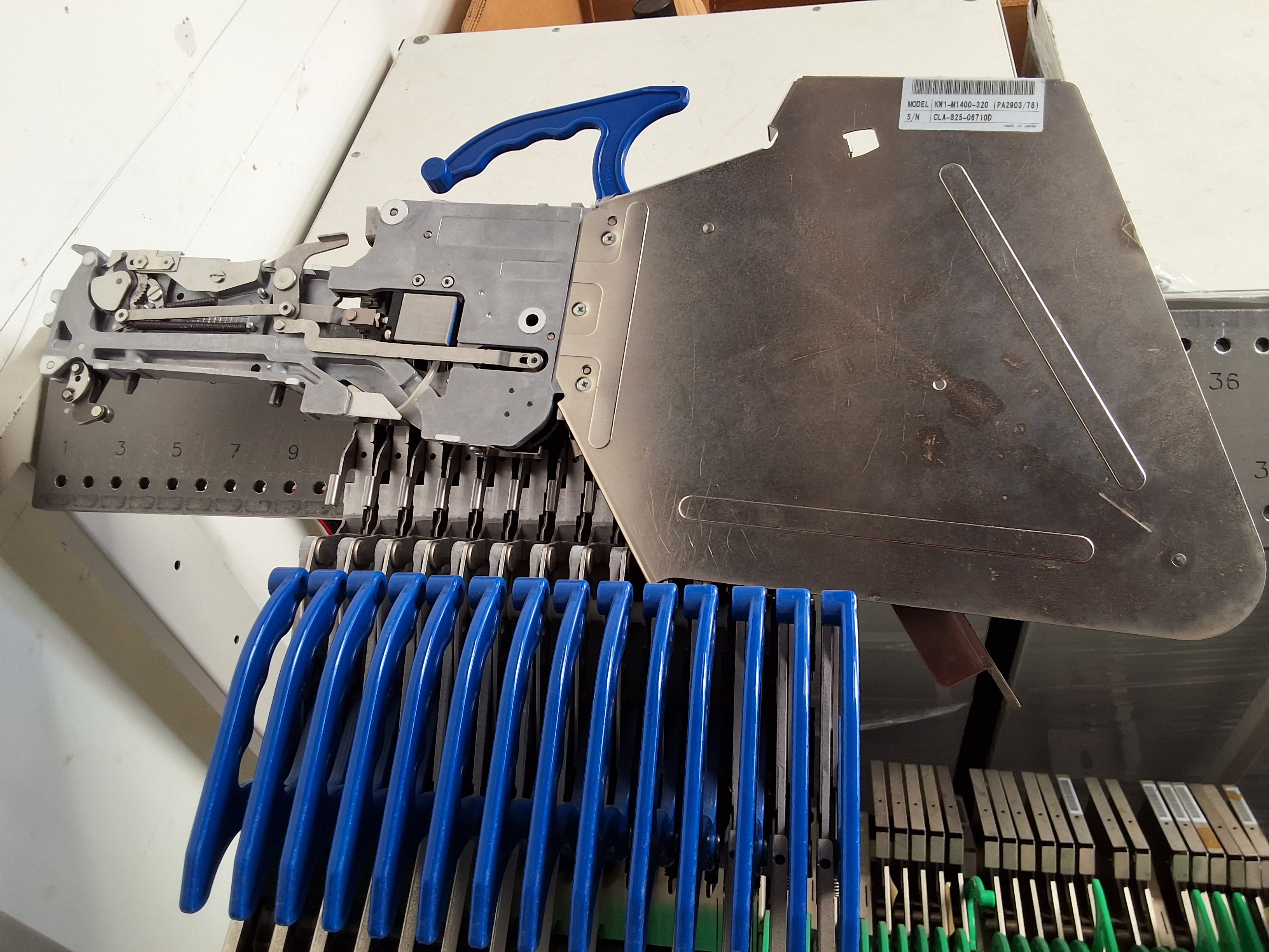 Used YAMAHA KW1-M1400-320 (PA2903/78) CL SERIES 8mm X 2mm FEEDER 