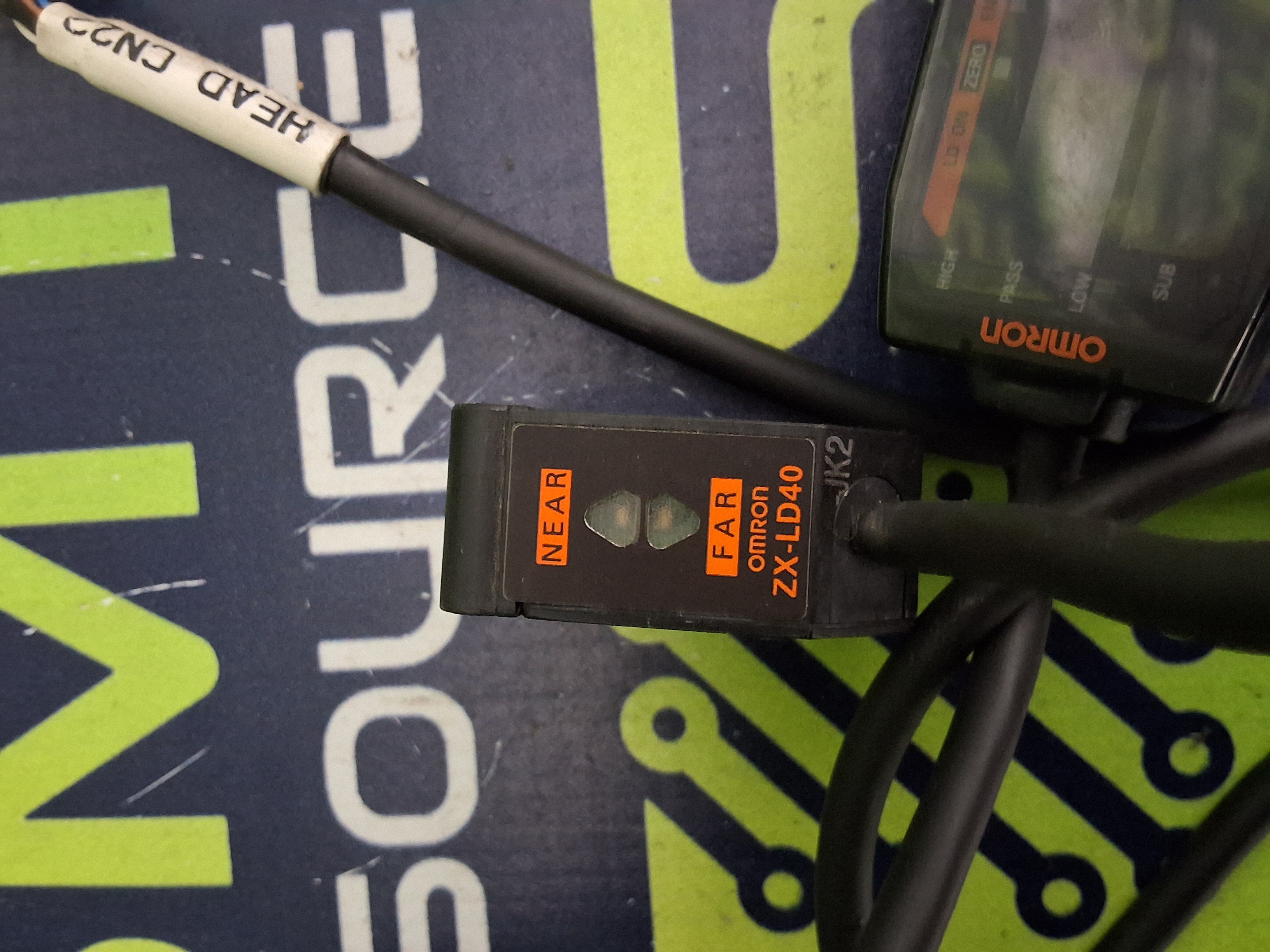 Used OMRON ZX-LD40 LASER DISPLACEMENT SENSOR HEAD WITH OMRON ZX-LDA11 SENSOR