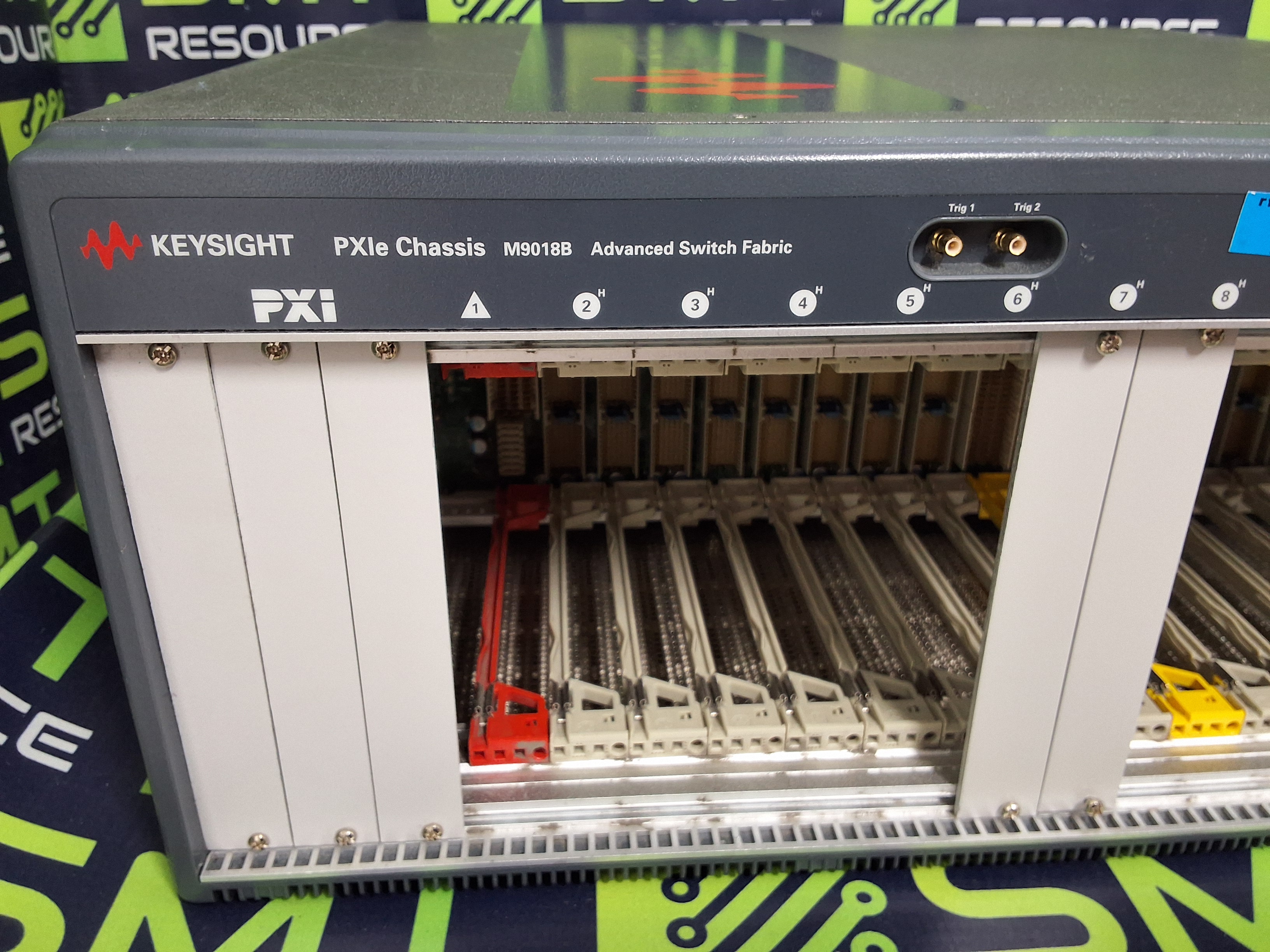 Used KEYSIGHT PXIe CHASSIS M9018B ADVANCED SWITCH FABRIC 18-SLOT 220/240V 1300W 