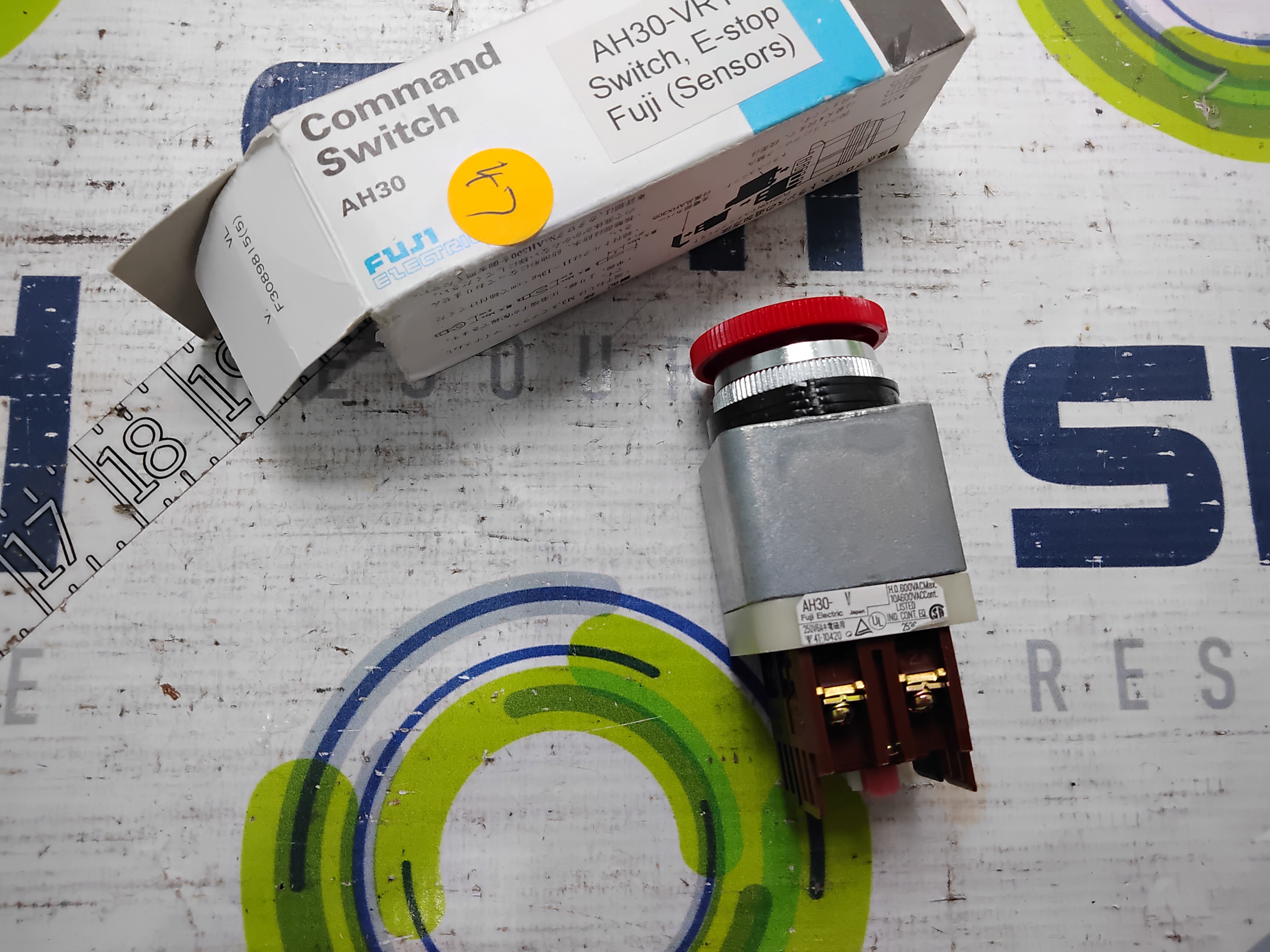 FUJI ELECTRIC AH30-VR11 E-STOP COMMAND SWITCH