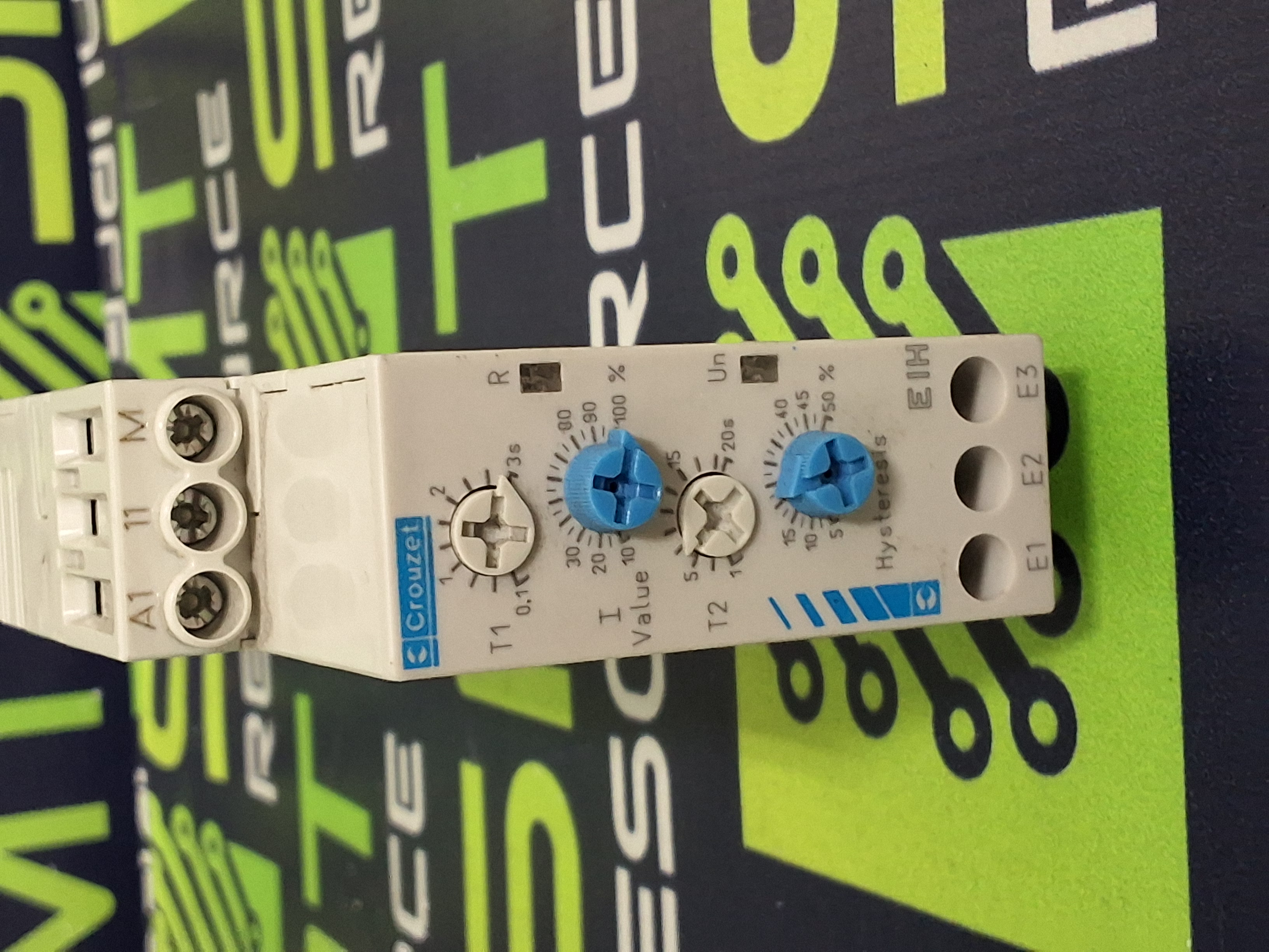 Used CROUZET EIH 84871033 CURRENT MONITORING CONTROL RELAY 120VAC 50/60Hz