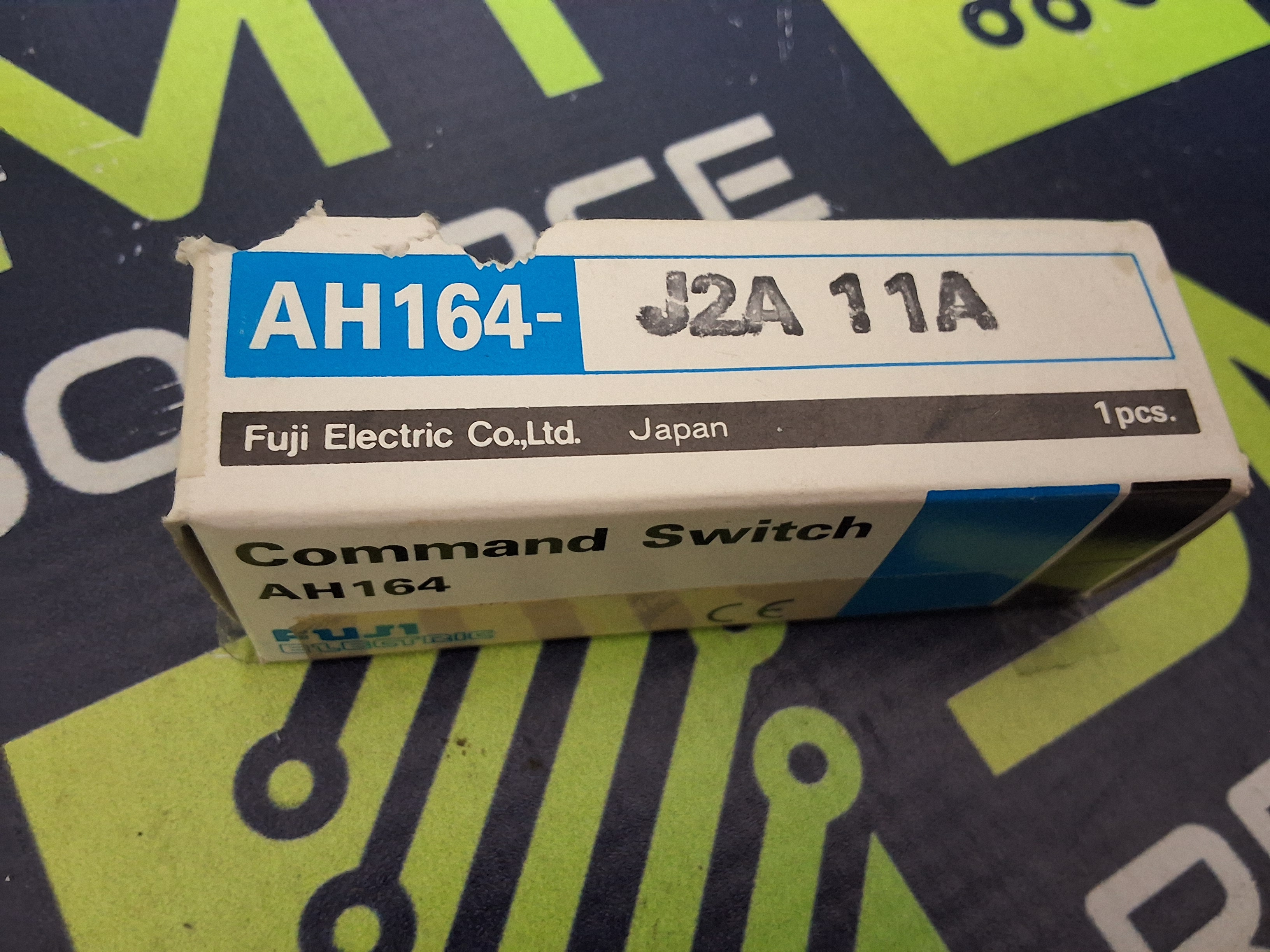 FUJI ELECTRIC AH164-J2A11A KEY INTERLOCK COMMAND SWITCH - BRAND NEW