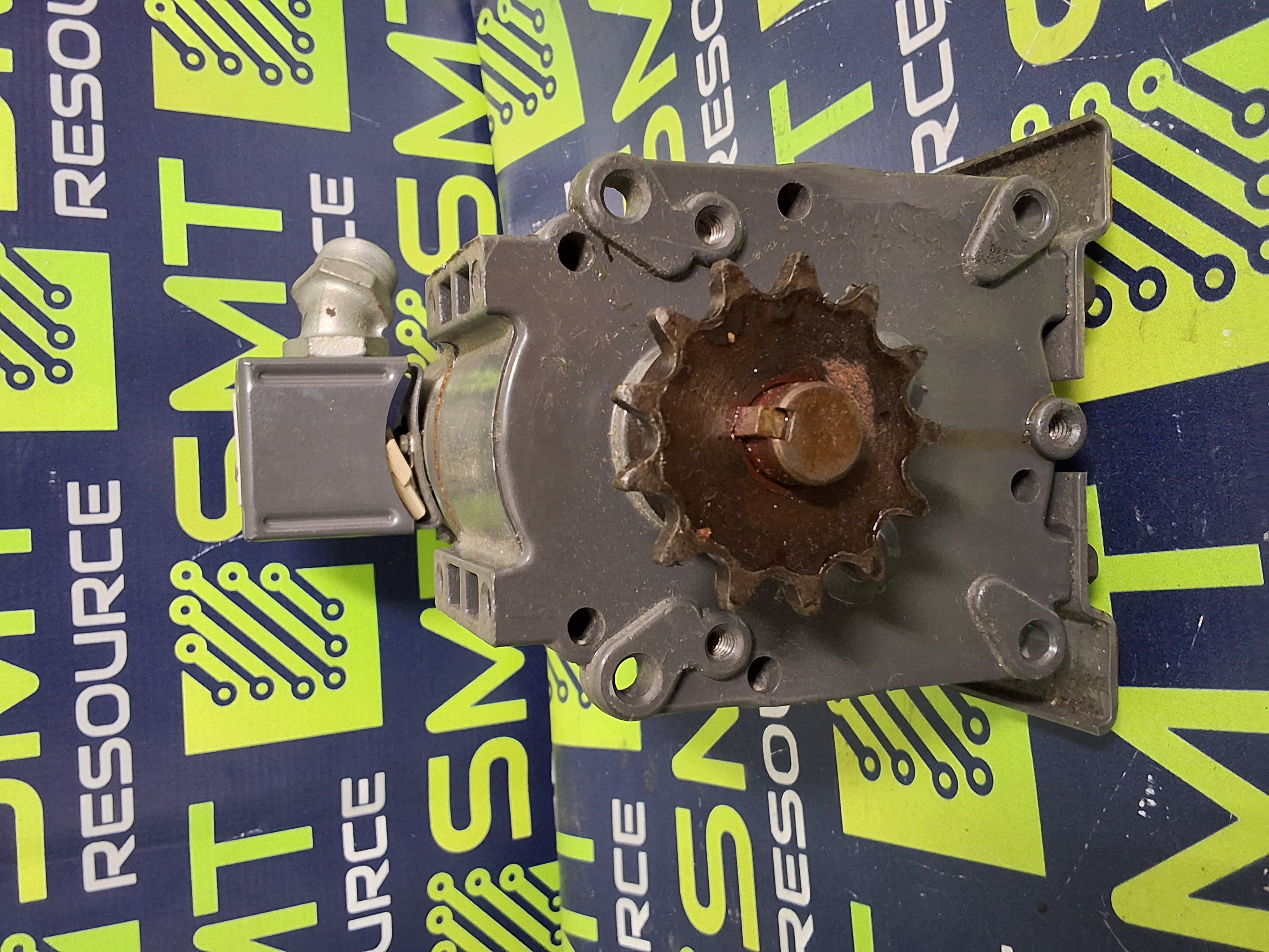 Used DAYTON 4Z383A DC GEARMOTOR 1/8HP 90V 31RPM 1.5A 