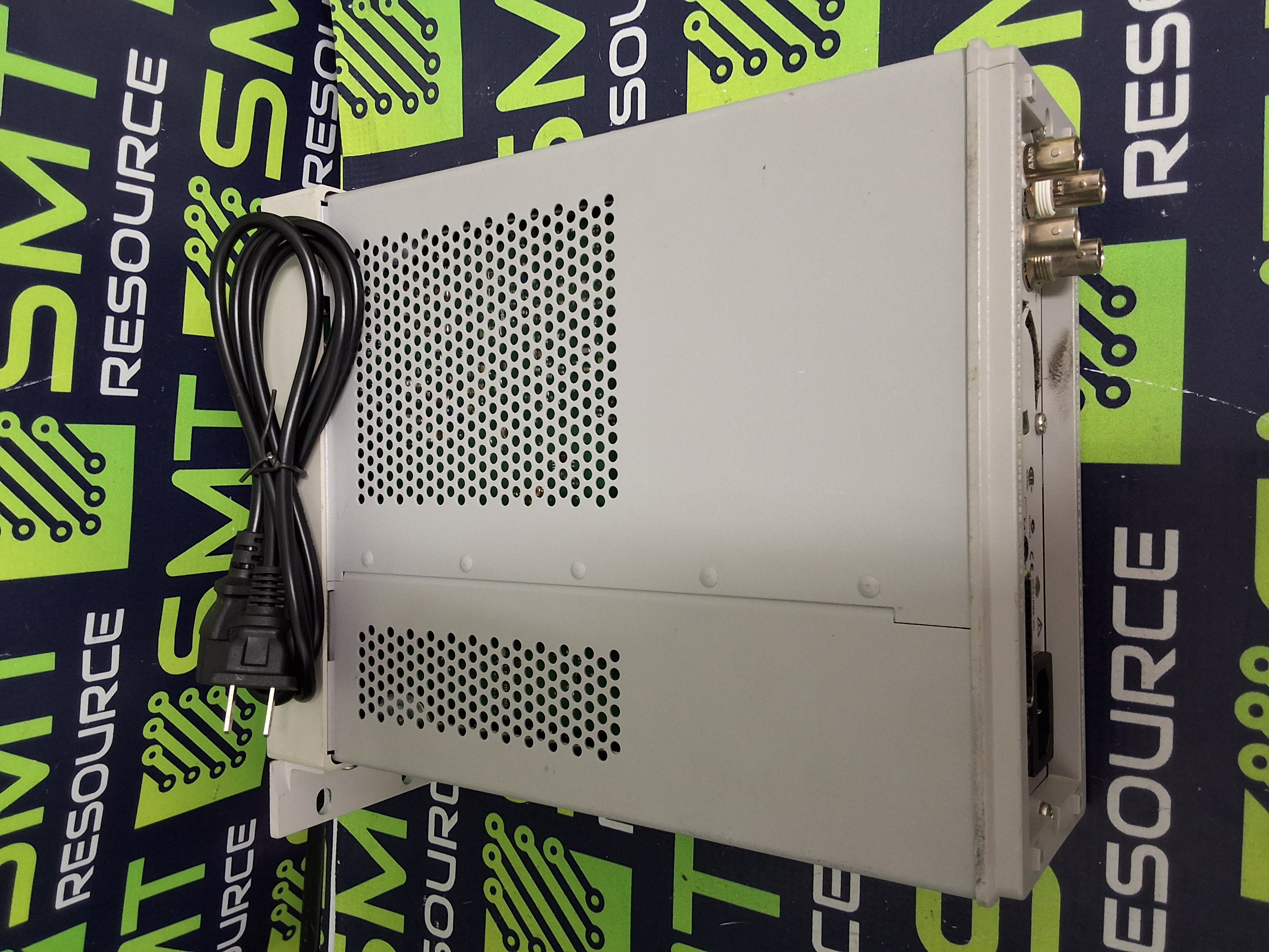 Used HP AGILENT / KEYSIGHT 33220A 20MHz FUNCTION / ARBITRARY WAVEFORM GENERATOR - TESTED & WORKING