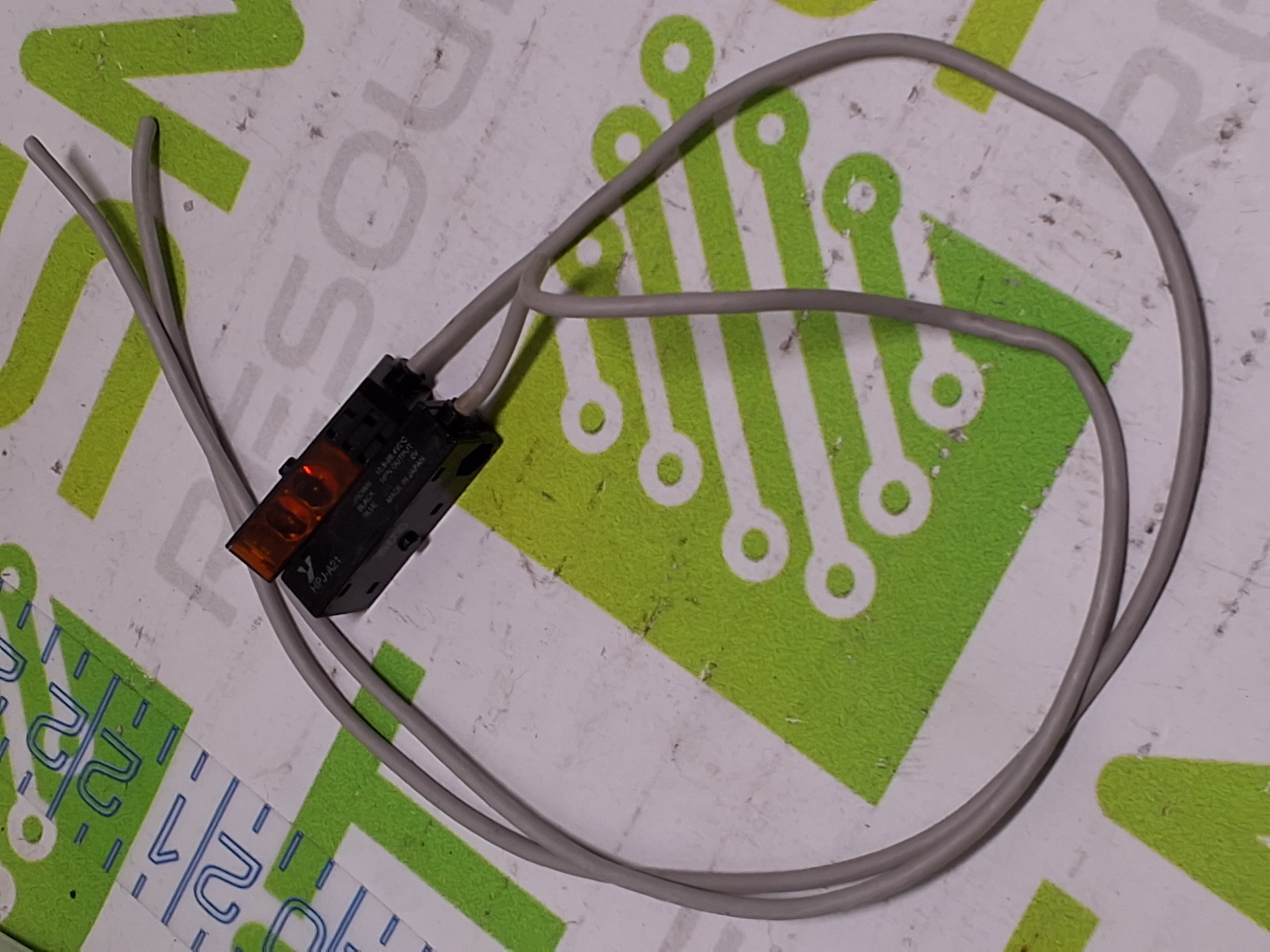 Used YAMATAKE HPJ-A21 PHOTOELECTRIC SWITCH