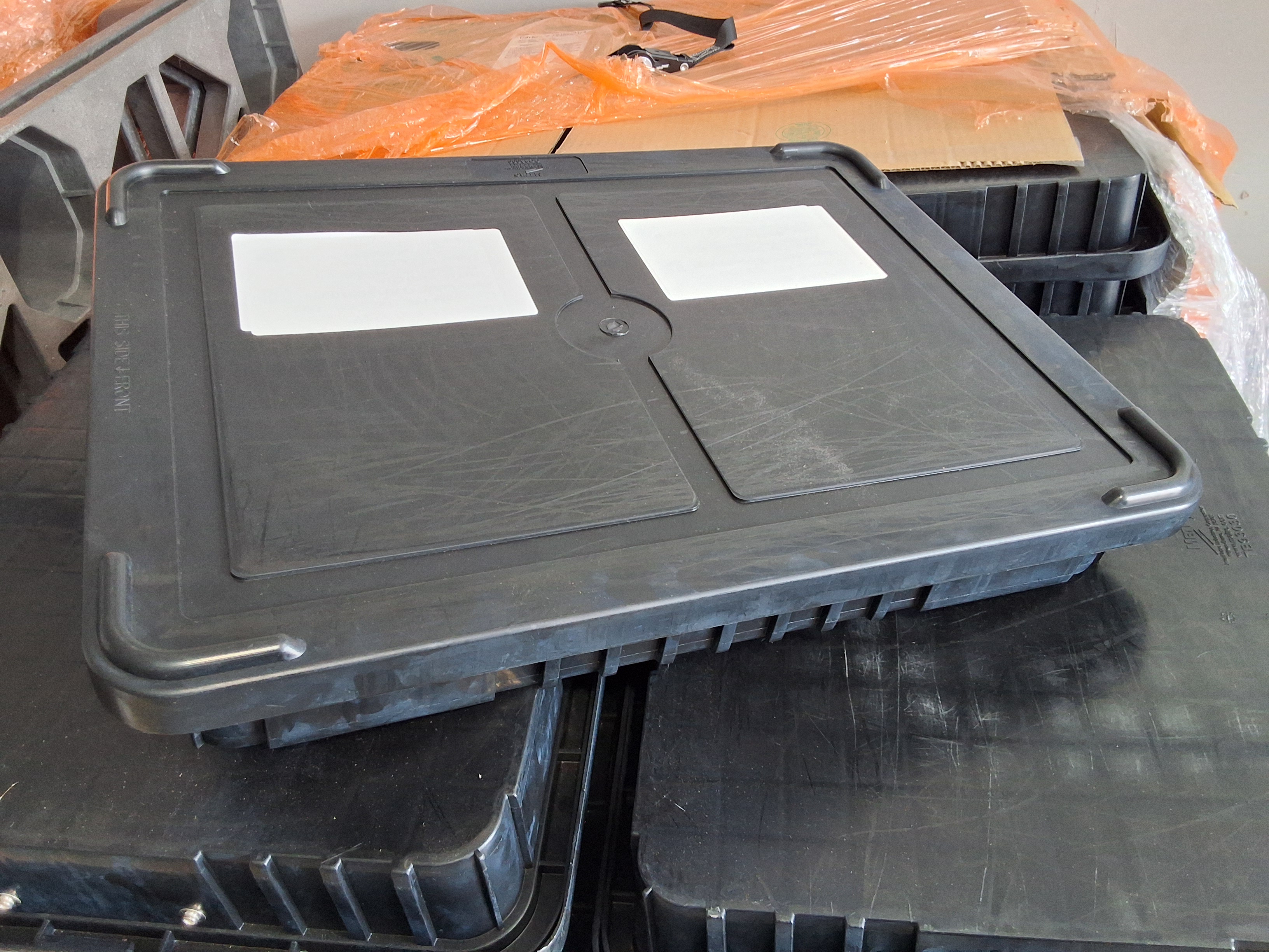 Used Metro TB93030 Polypropylene Tote with Lids