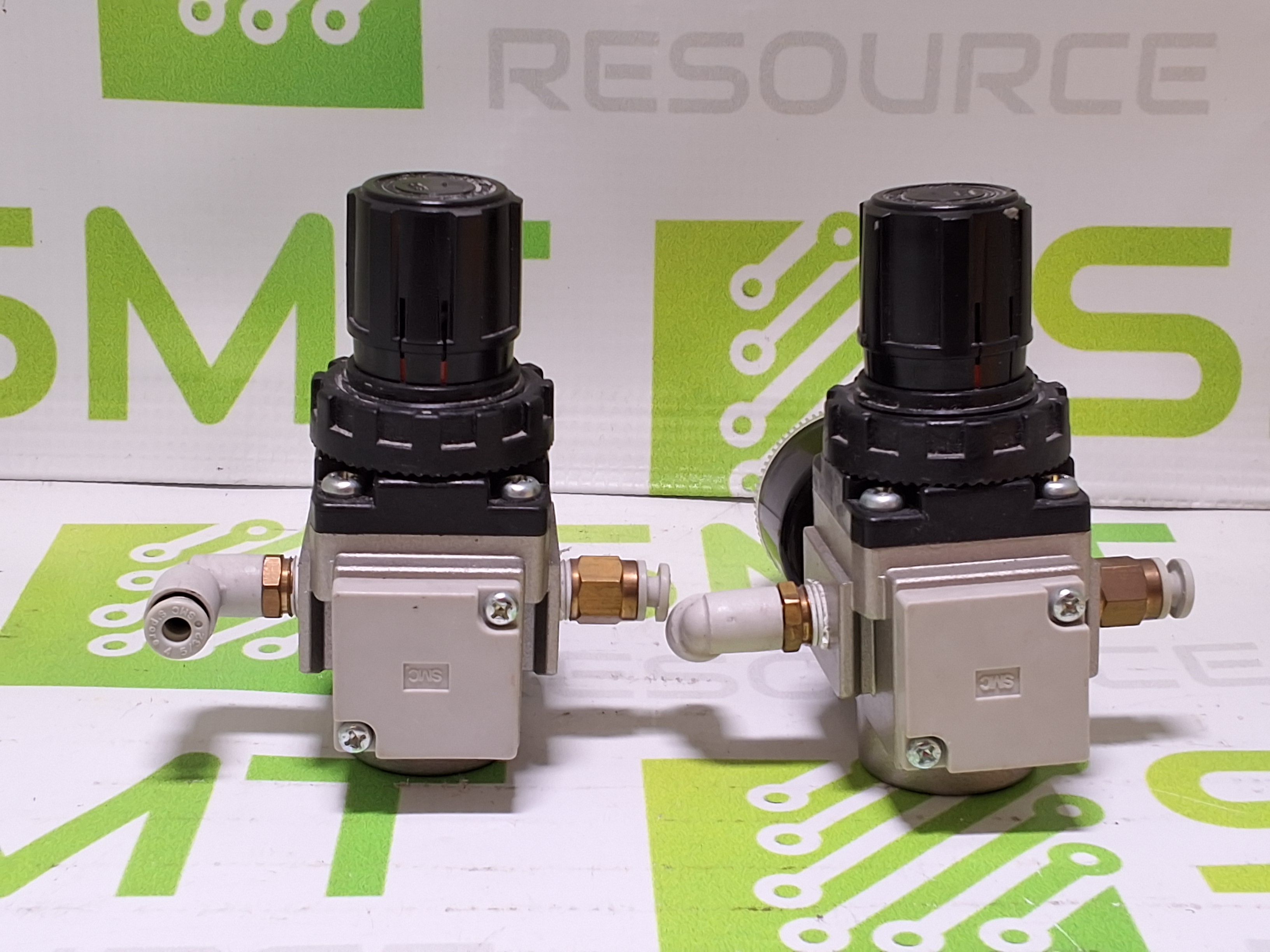 Used SMC AR20-01 PNEUMATIC REGULATOR W/ PRESSURE GAUGE