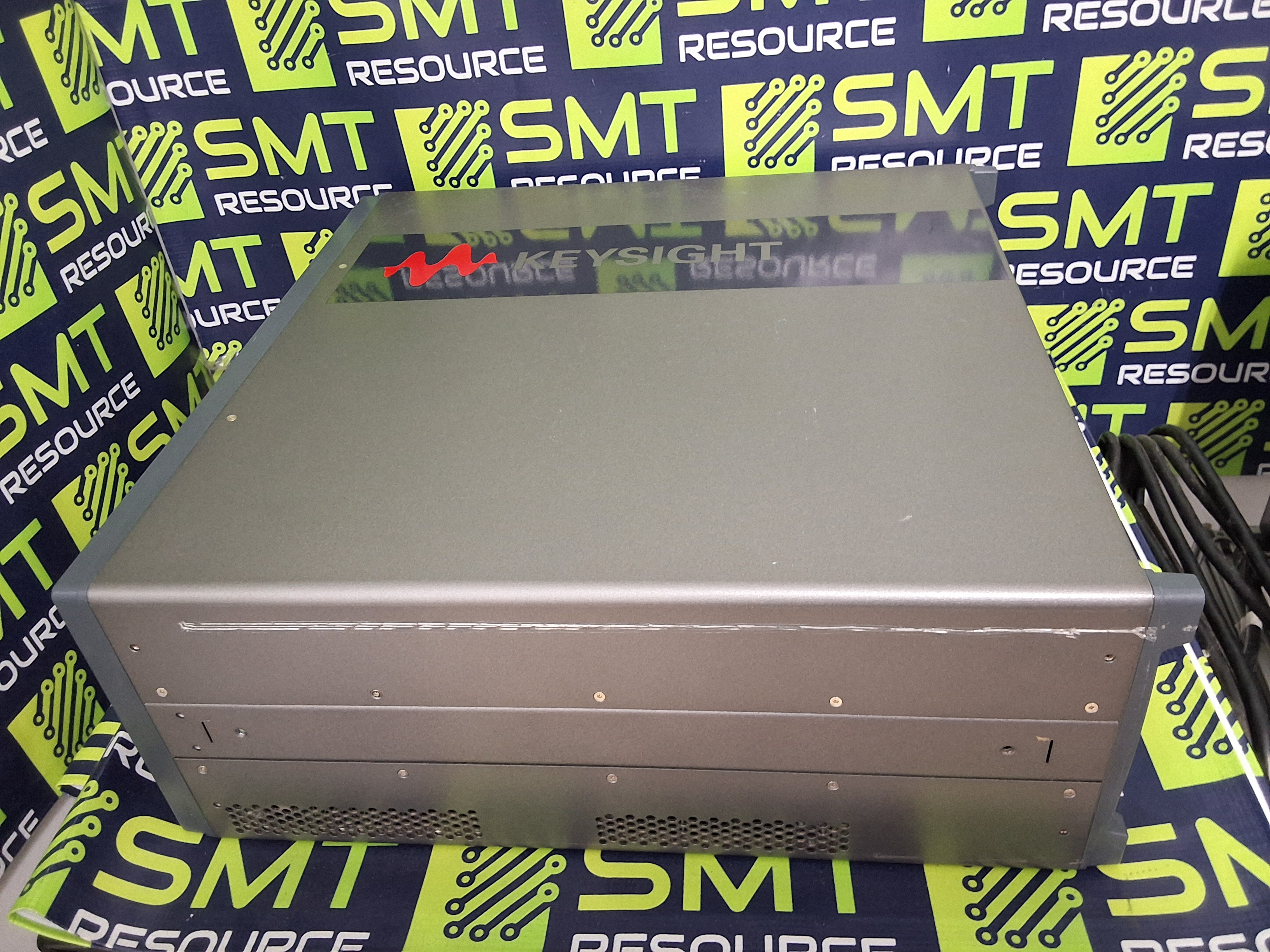 Used KEYSIGHT PXIe CHASSIS M9018B ADVANCED SWITCH FABRIC 18-SLOT 220/240V 1300W