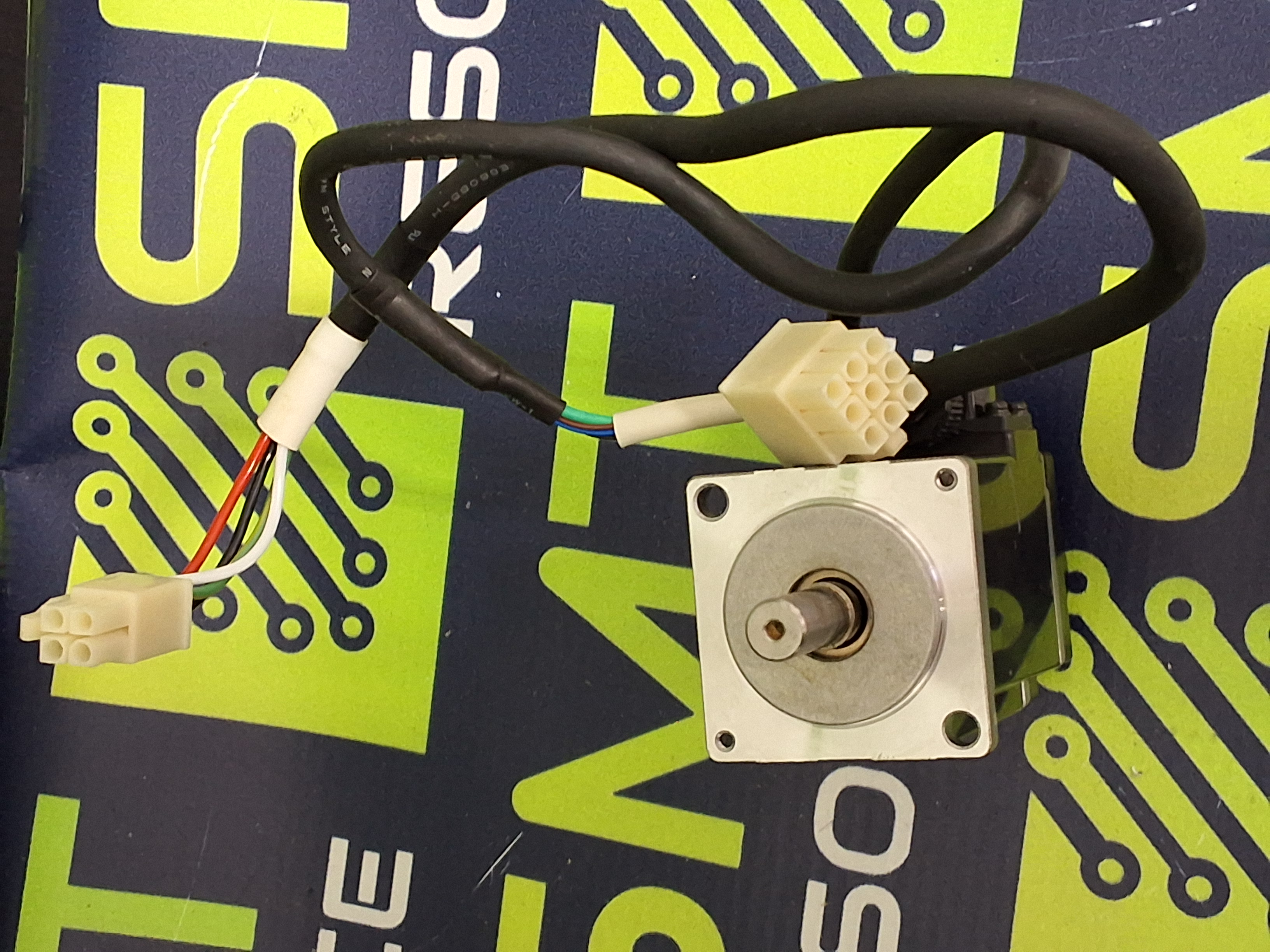 Used SANYO DENKI SanMotion R2AA04010FXH00 AC SERVO MOTOR 100W 200V AC