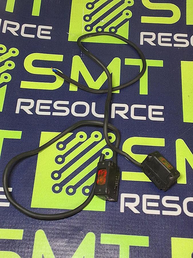 Used KEYENCE PZ-G42N PHOTOELECTRIC SENSOR SWITCH 10-30VDC
