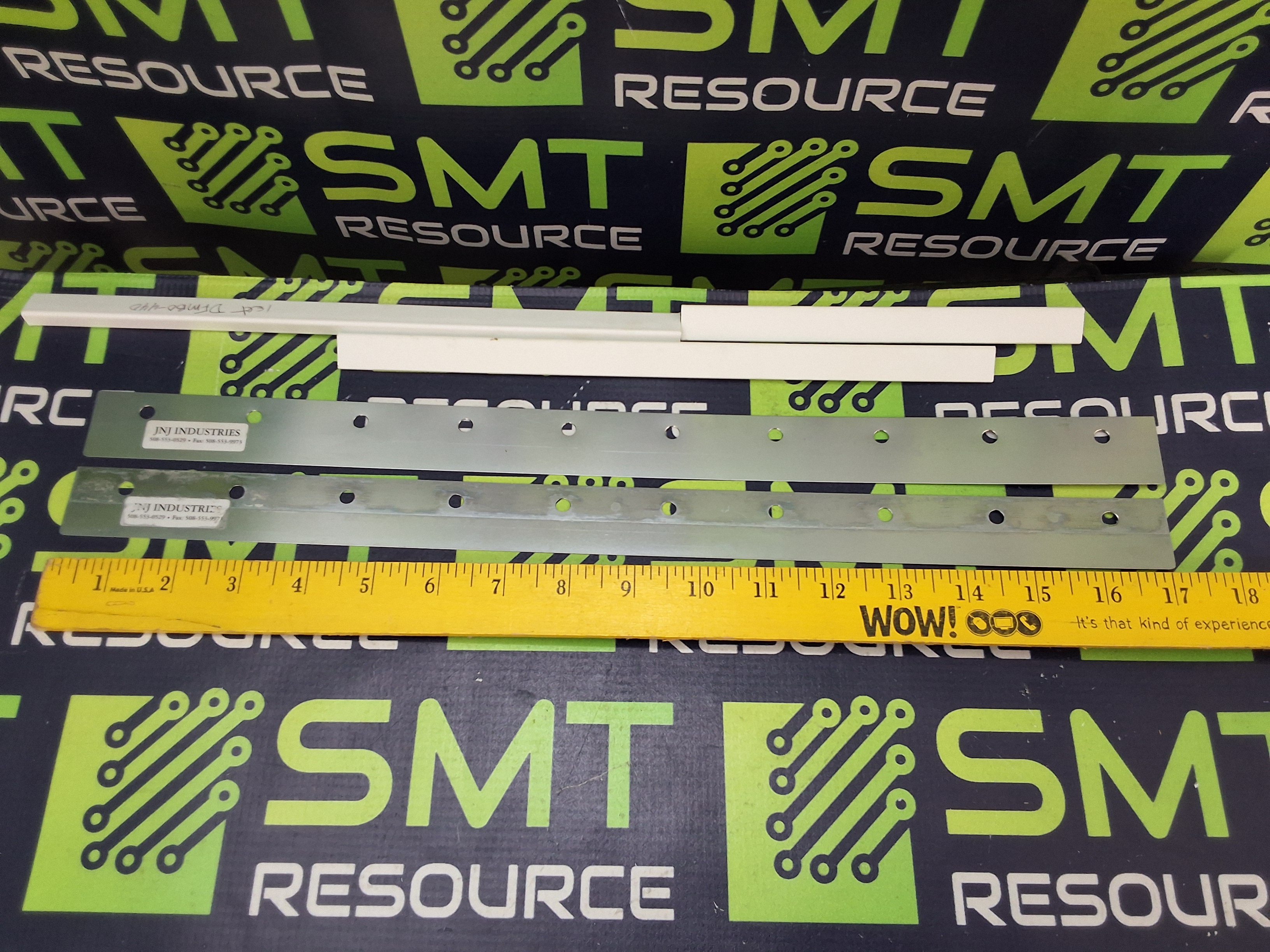 Used DEK JNJ INDUSTRIES DFMBO-440 METAL SCREW-MOUNT SQUEEGEE BLADE SET 440mm