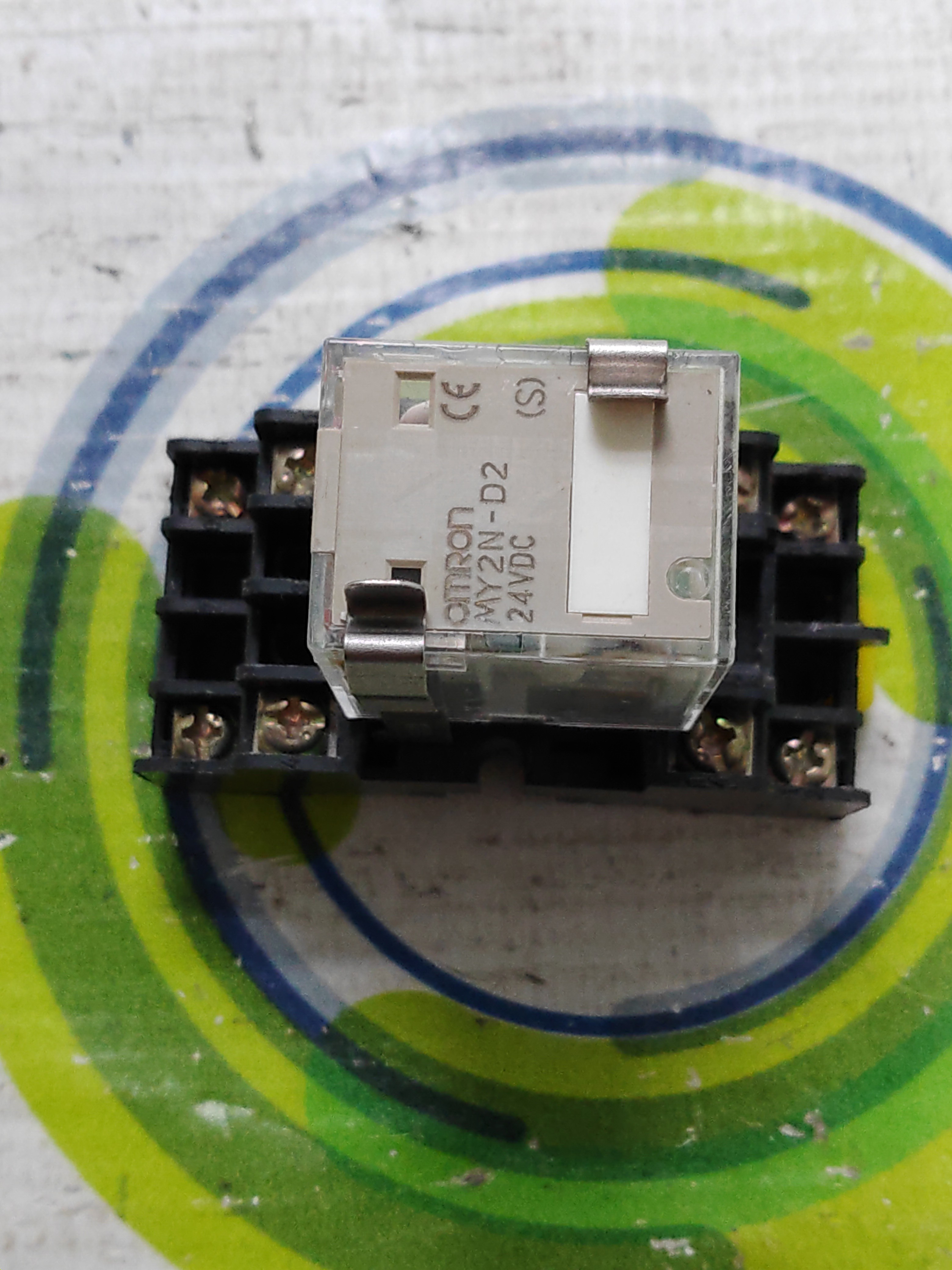 Used KEYENCE PZ-101 PHOTOELECTRIC SENSOR SWITCH