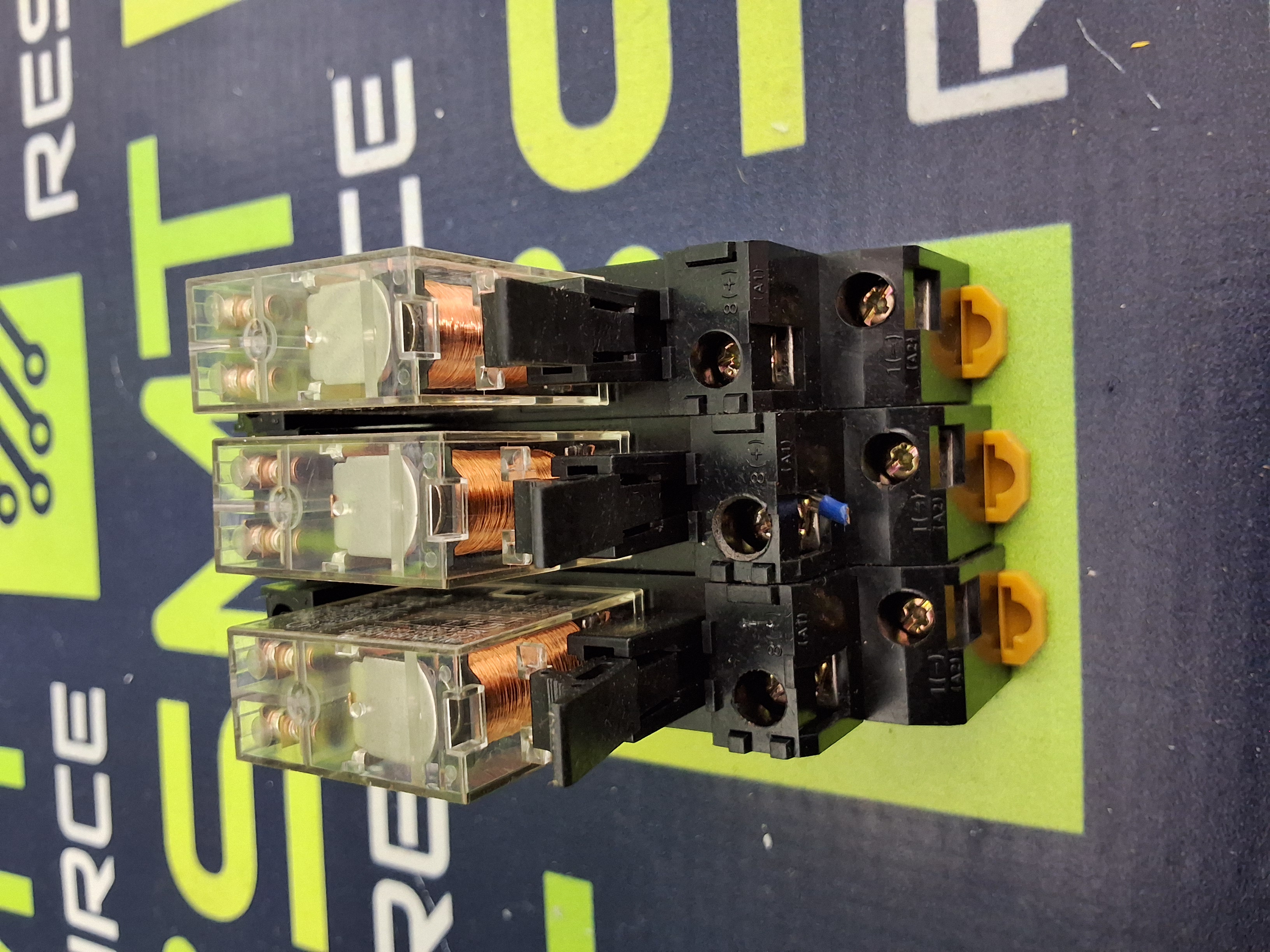 Used ALLEN-BRADLEY 700-HN122