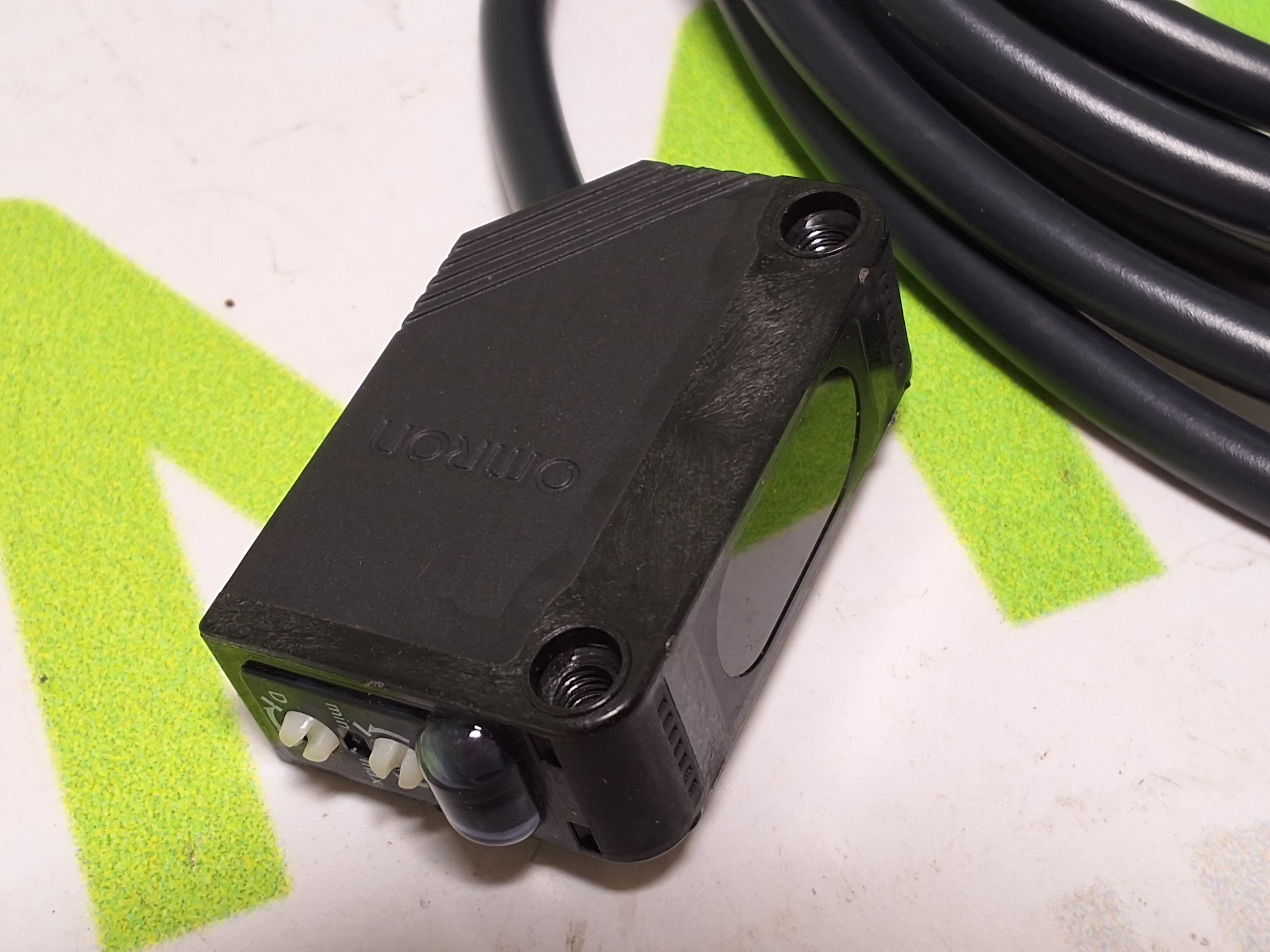 Used OMRON E3Z-D62 PHOTOELECTRIC SENSOR SWITCH 