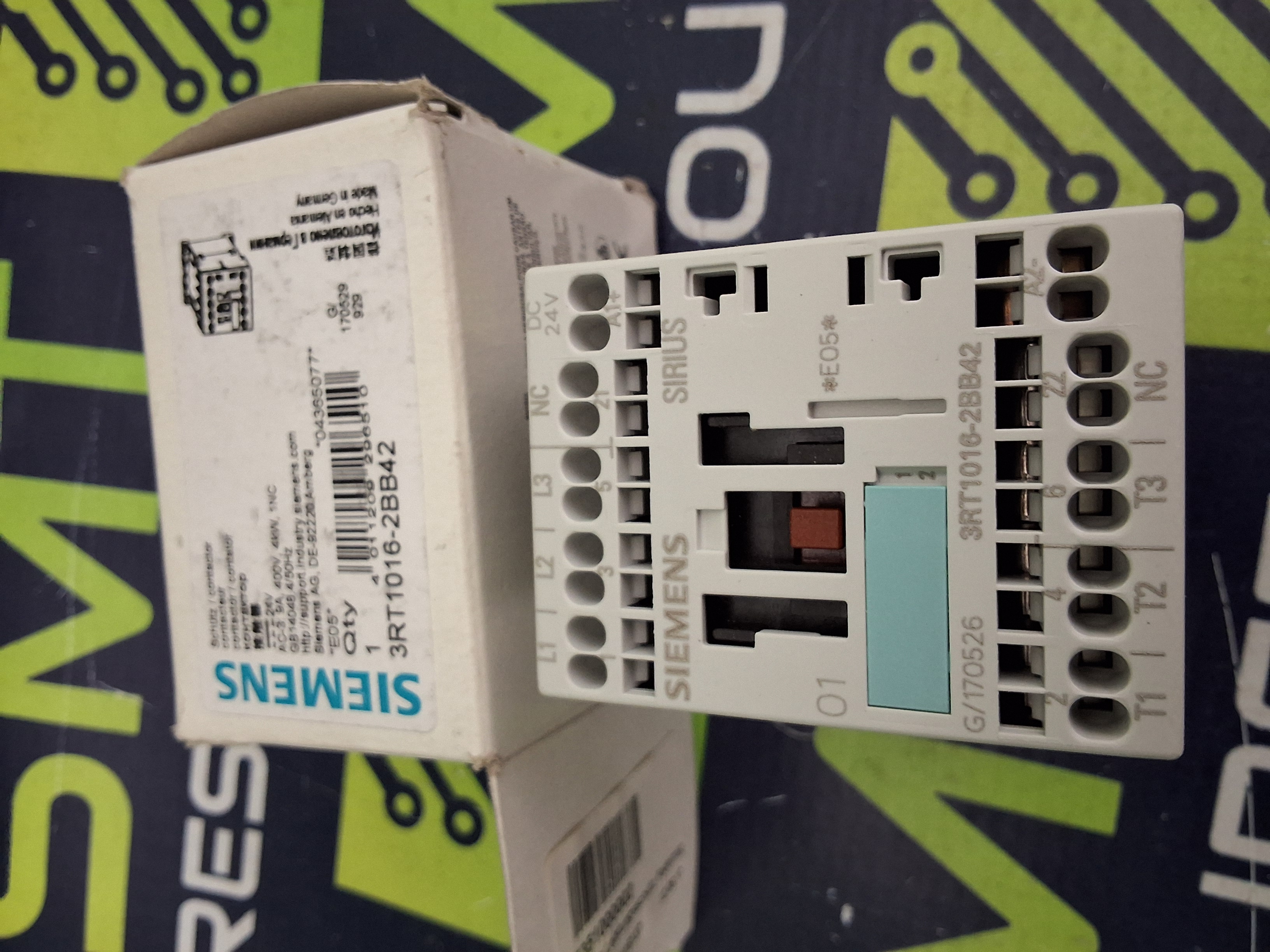 SIEMENS 3RT1016-2BB42 CONTACTOR 3-POLE 9A 400V 4kW - BRAND NEW