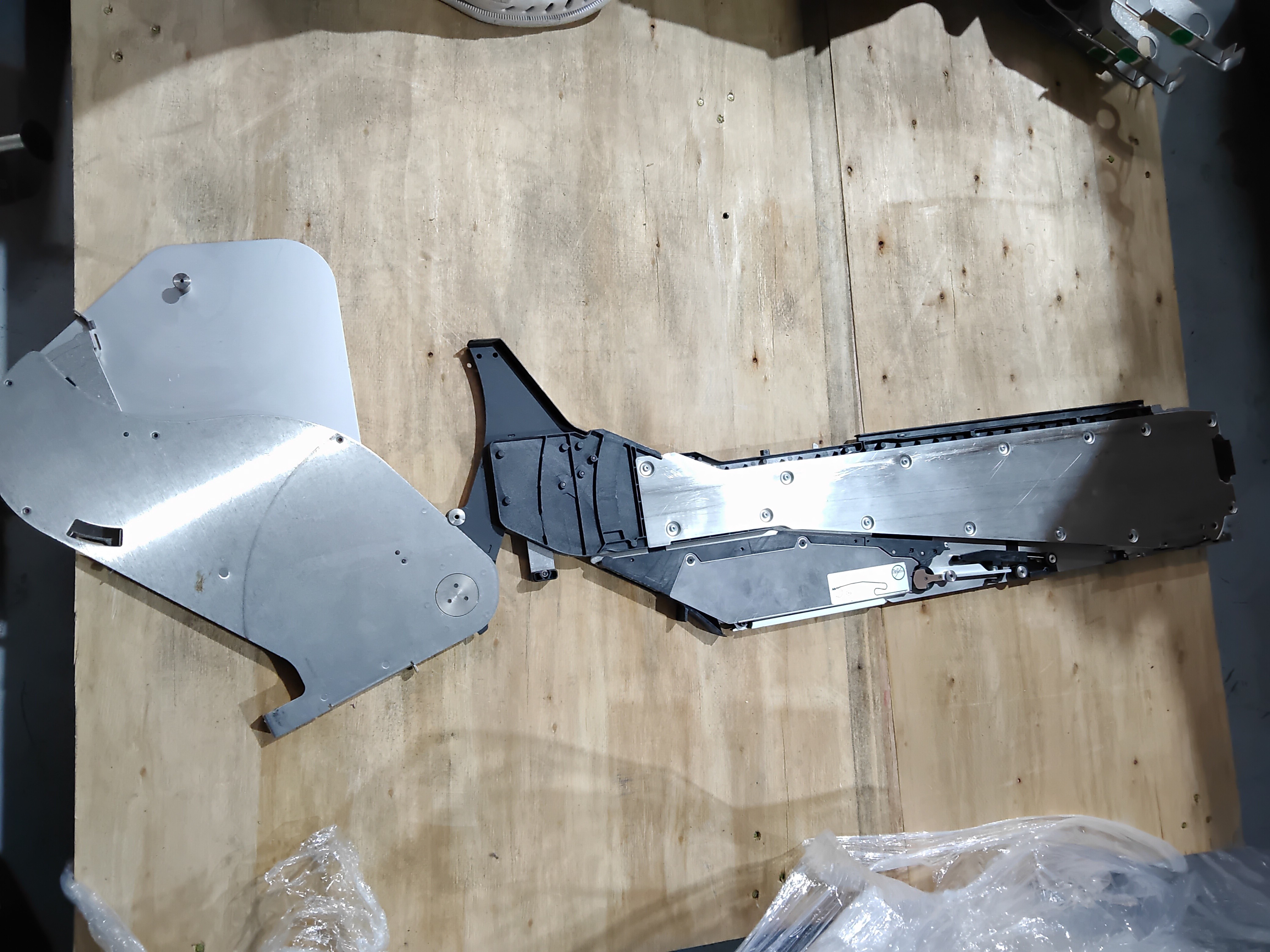 Used UNIVERSAL INSTRUMENTS 49680401 DL8 GREEN feeders