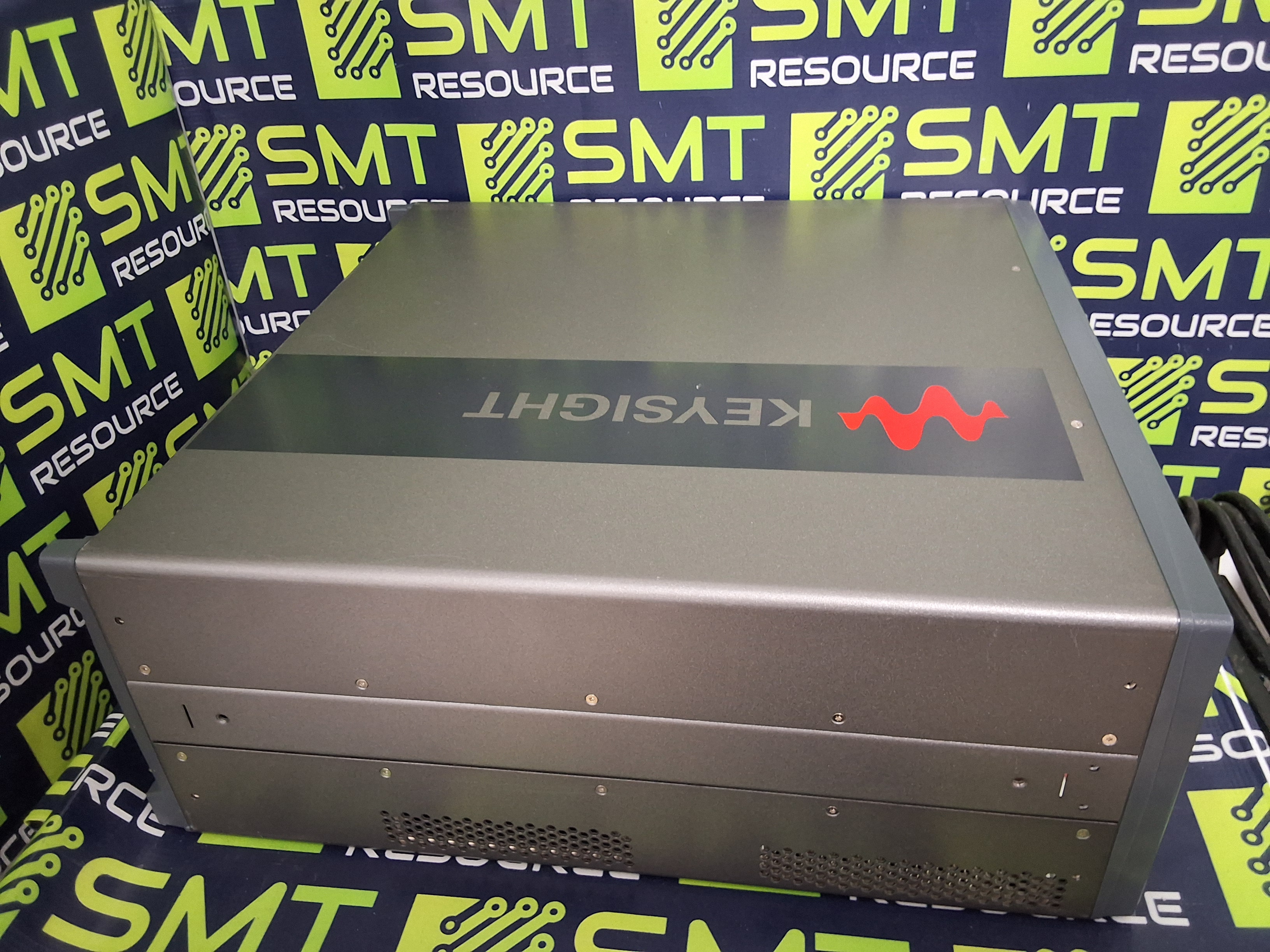 Used KEYSIGHT PXIe CHASSIS M9018B ADVANCED SWITCH FABRIC 18-SLOT 220/240V 1300W