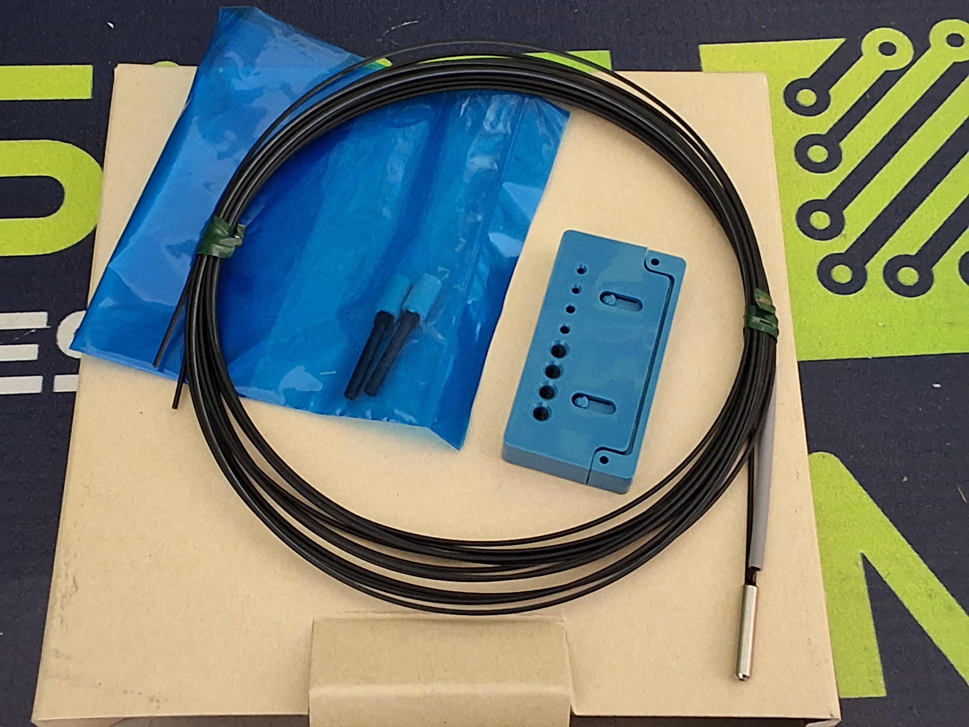AZBIL HPF-D005 DIFFUSE-SCAN FIBER-OPTIC PHOTOELECTRIC SENSOR UNIT - BRAND NEW