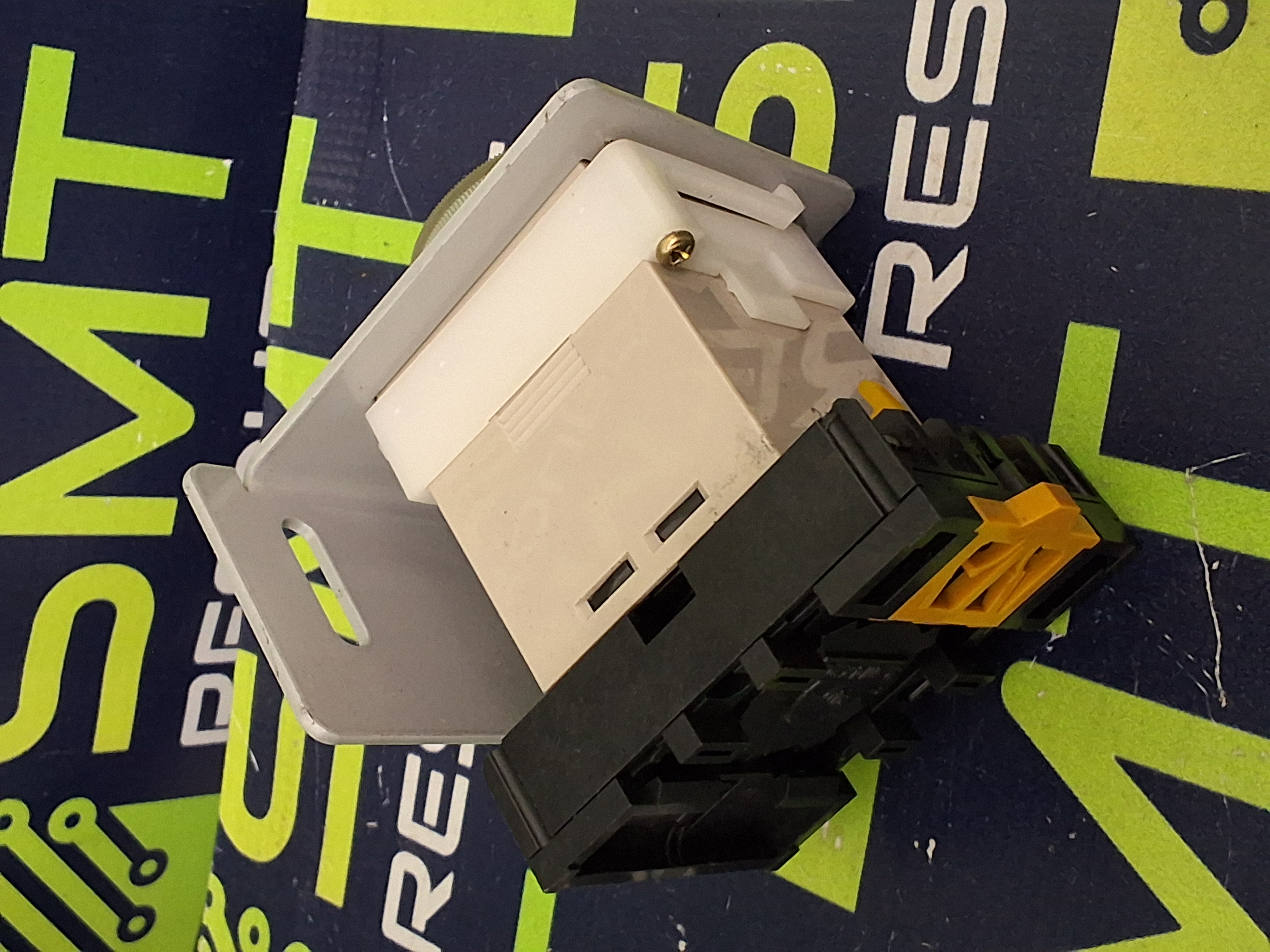 Used OMRON H3CR-A8 TIMER 5A 250VAC 30VDC