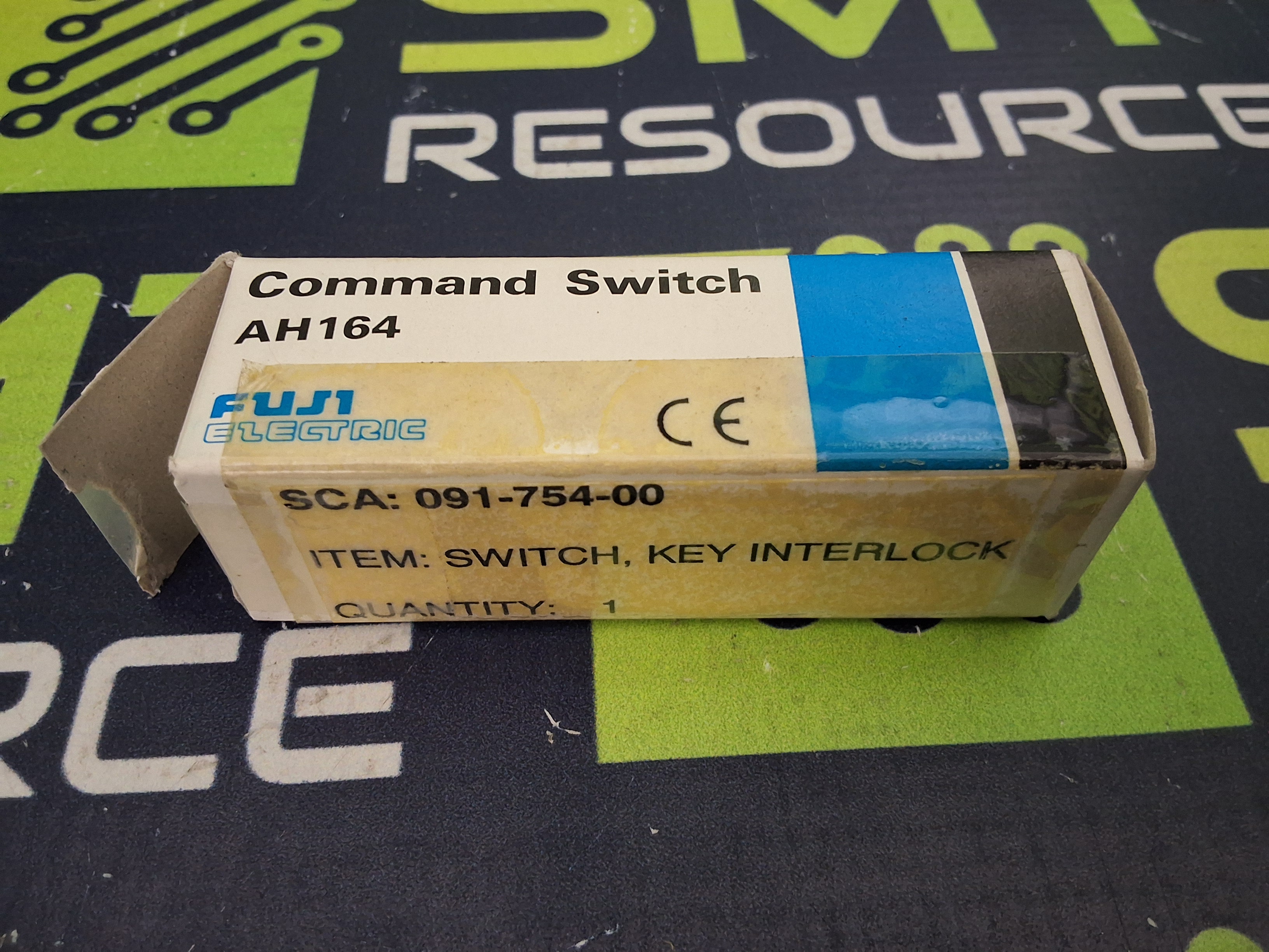 FUJI ELECTRIC AH164-J2A11A KEY INTERLOCK COMMAND SWITCH - BRAND NEW