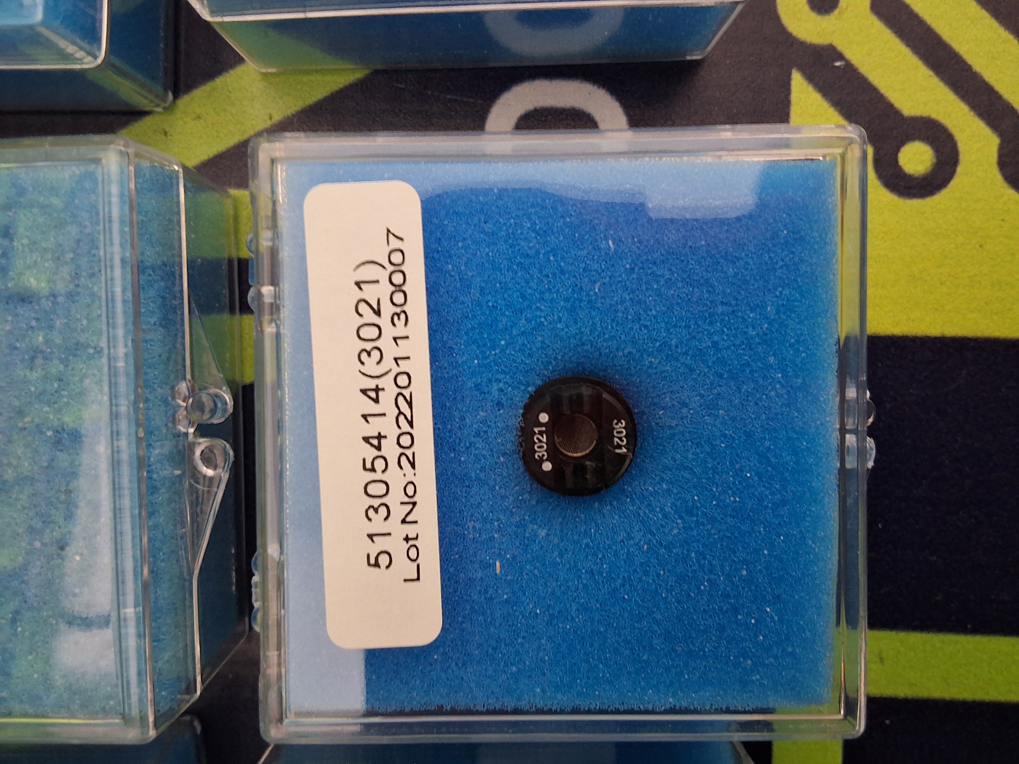 Used UNIVERSAL INSTRUMENTS 3021 CERAMIC BLADE 0201 NOZZLE 51305414